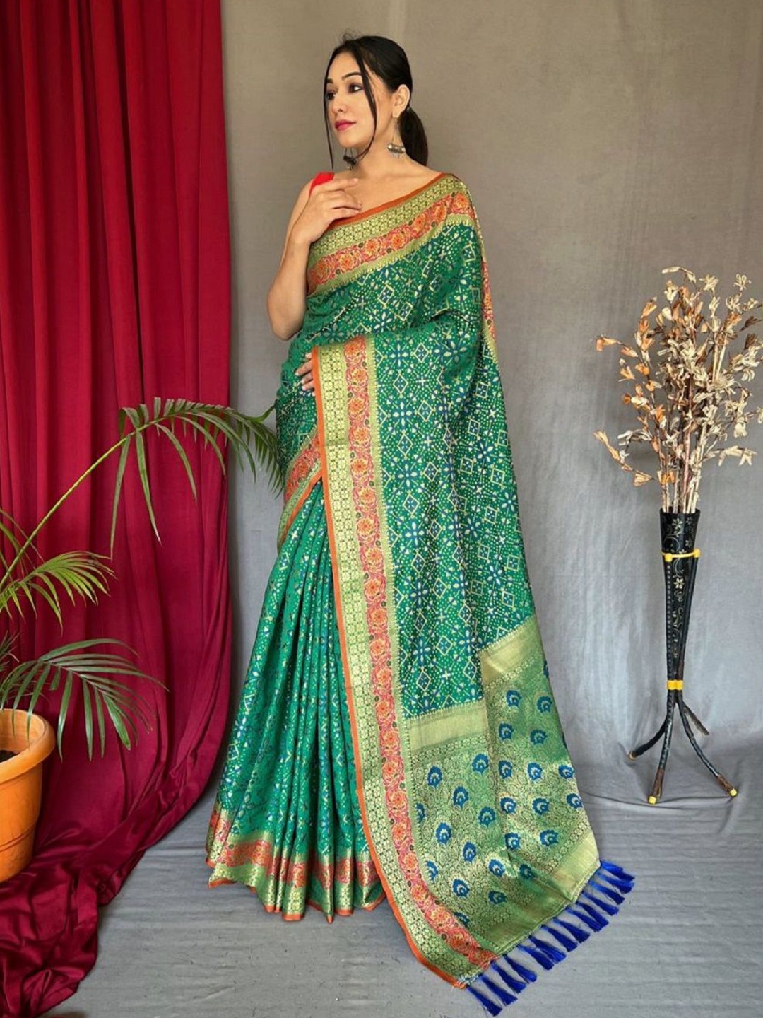 

SHOBHA SAREES Ethnic Motifs Zari Pure Silk Patola Saree, Green