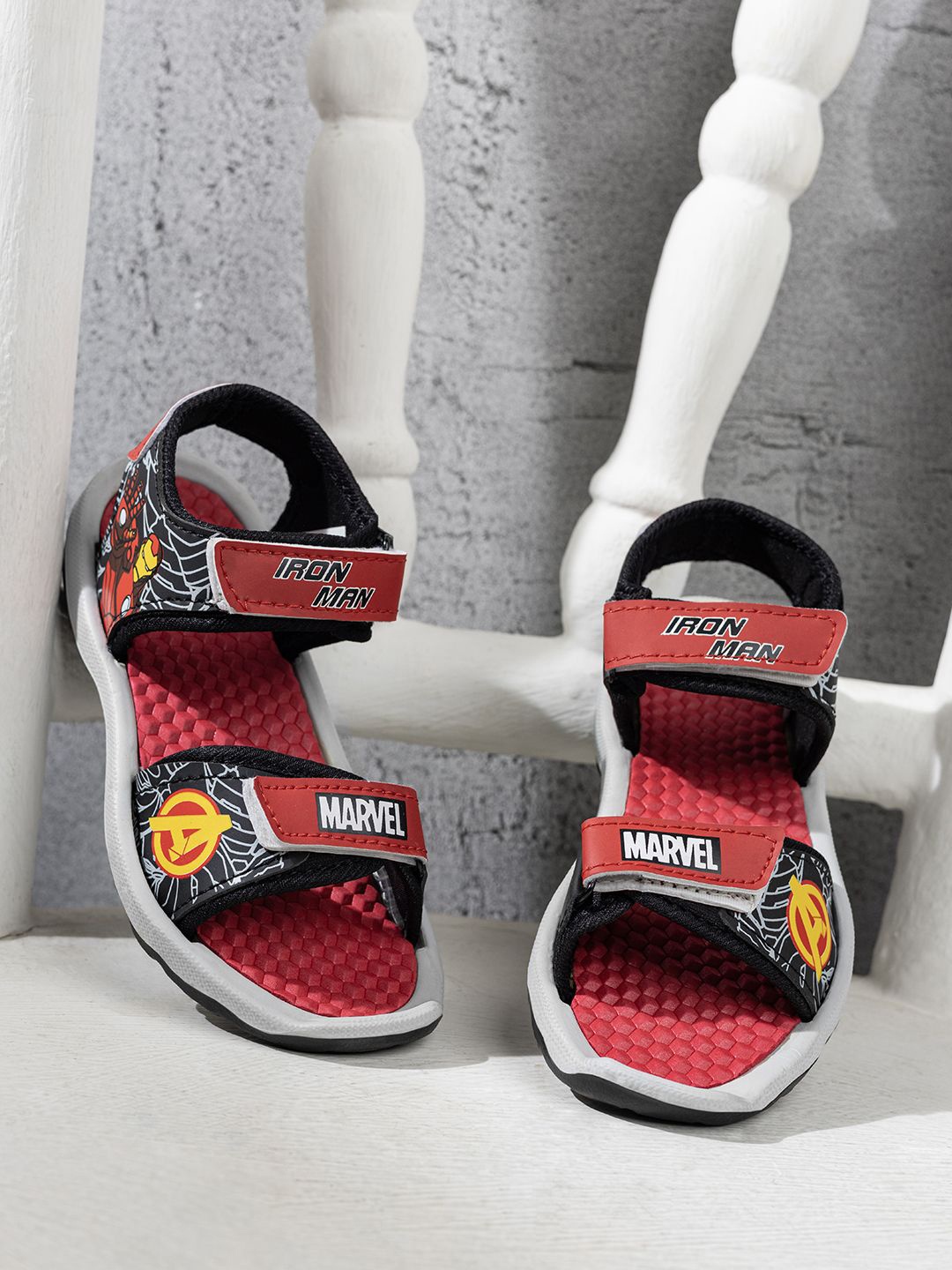 

toothless Boys Marvel Avengers Printed Sports Sandals, Red