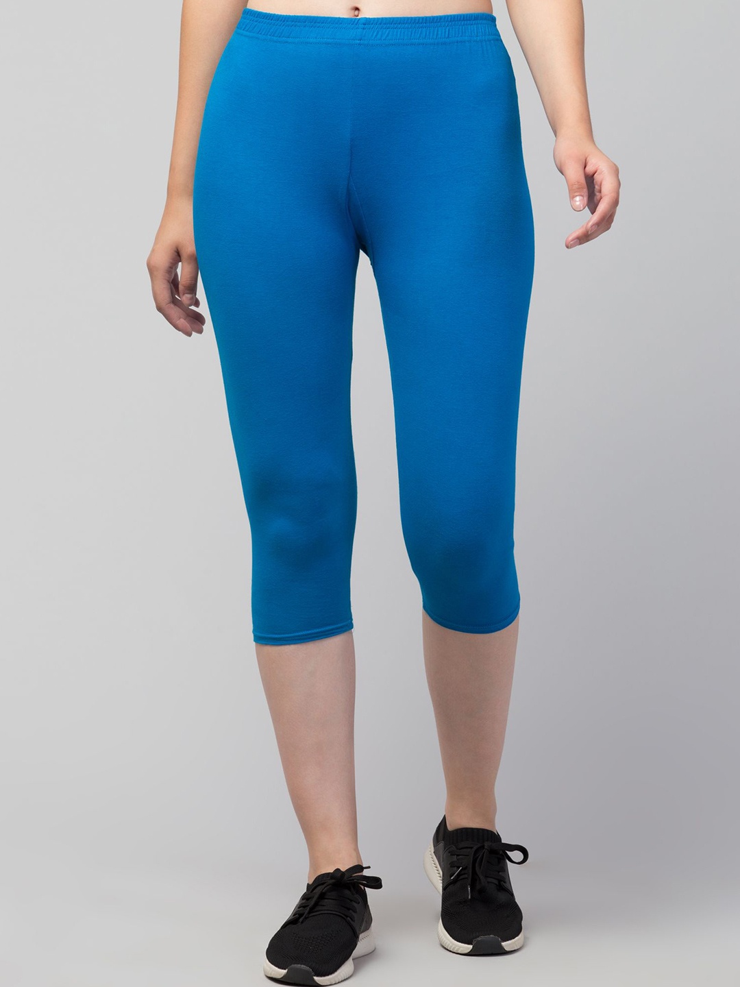 

HIRRUX Women Skinny Fit Capris, Blue