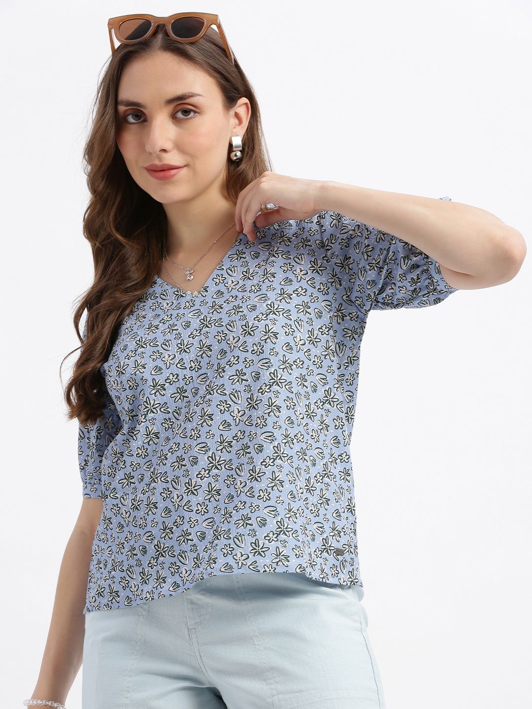 

Grit and Flair Floral Print Cold-Shoulder Crepe High-Low Top, Blue