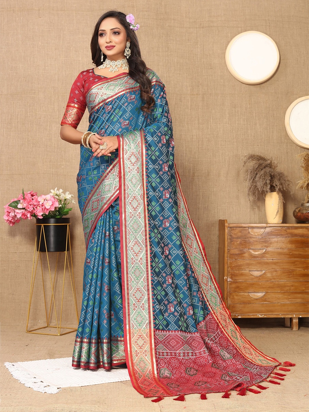 

Kriyansh Woven Design Zari Silk Cotton Kanjeevaram Saree, Blue