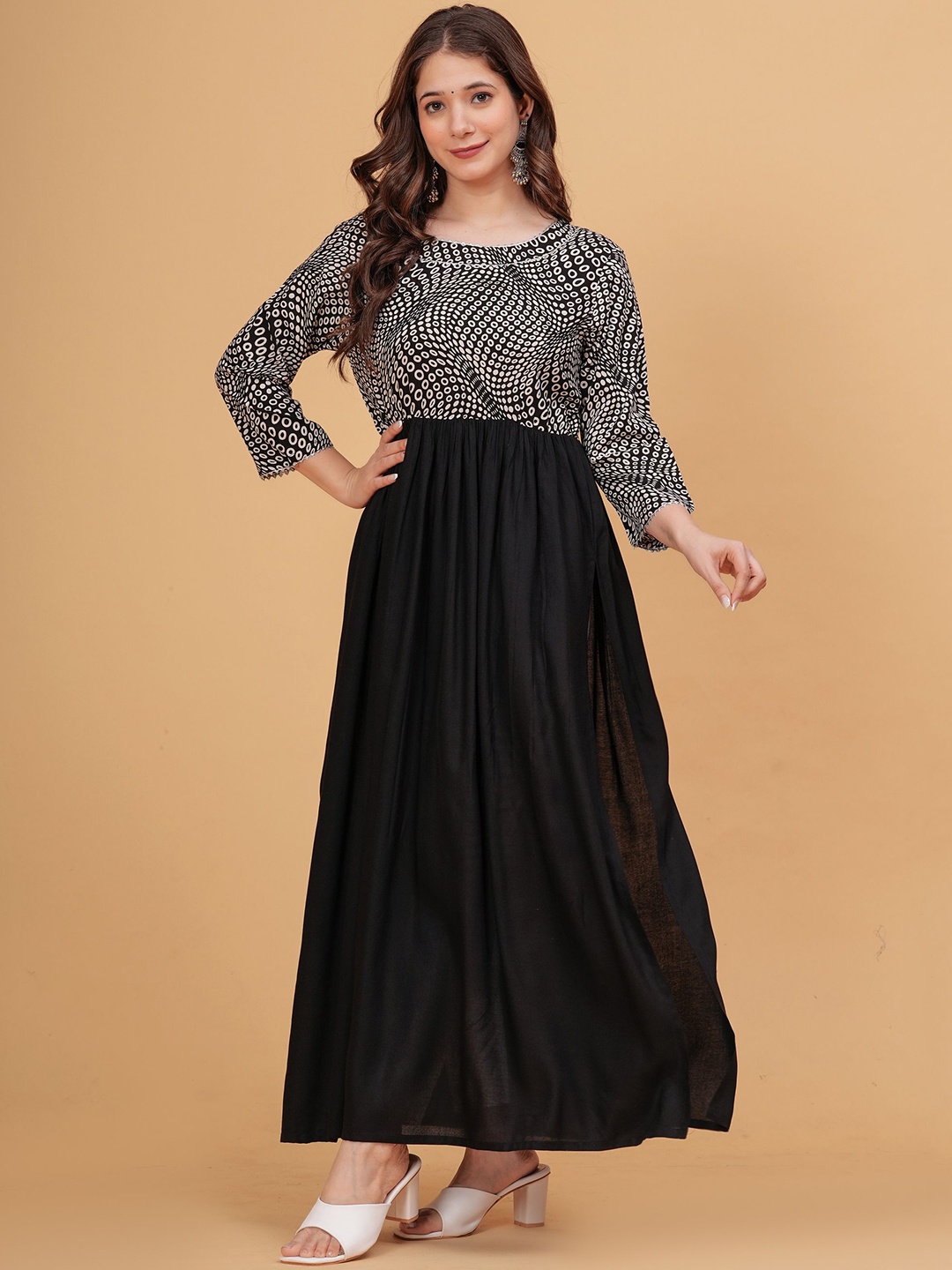 

DRESSAR Bandhani Printed Round Neck Straight Kurta, Black