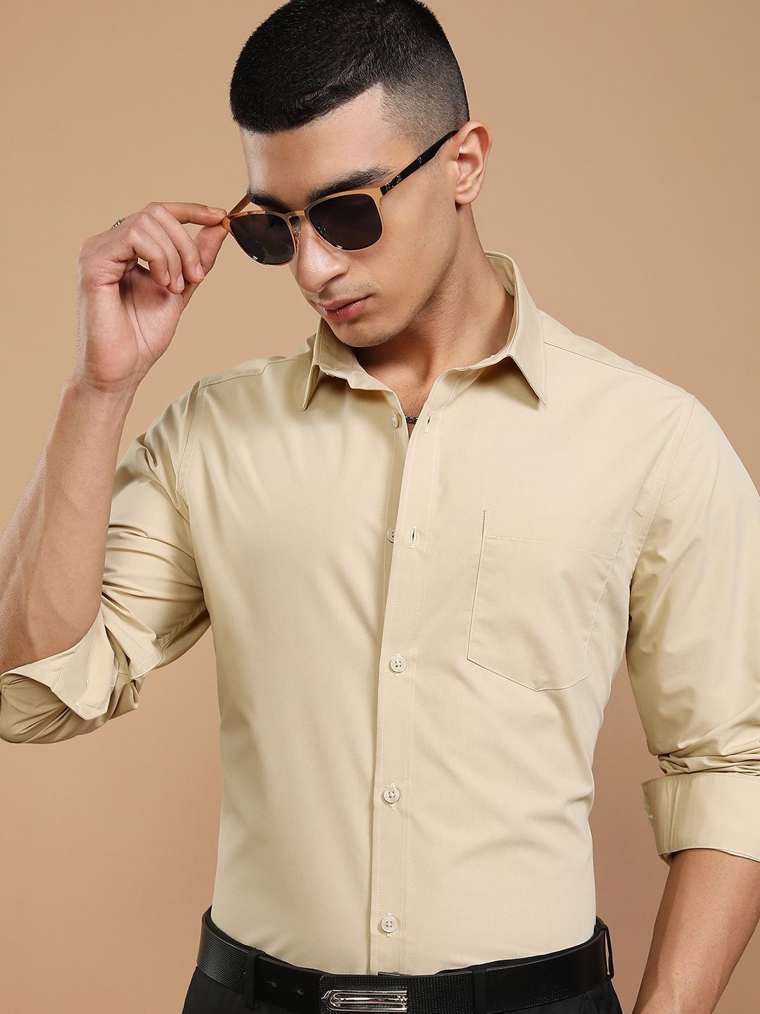 

HIGHLANDER Men Solid Slim Fit Casual Shirt, Beige