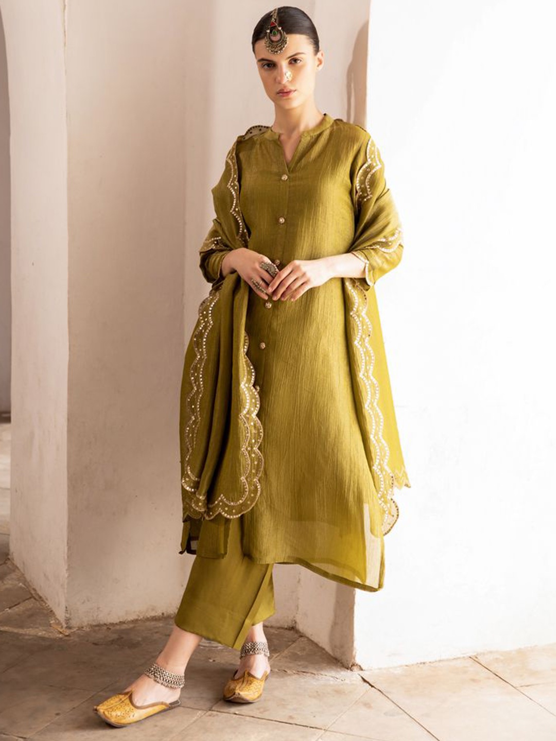 

KARAJ JAIPUR Mandarin Collar Sequinned Chanderi Cotton Kurta With Trousers & Dupatta, Green