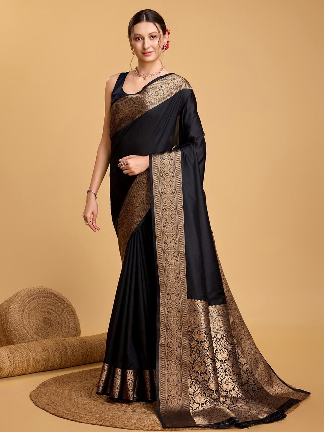 

LEOSAGI Embellished Zari Pure Silk Kanjeevaram Saree, Black