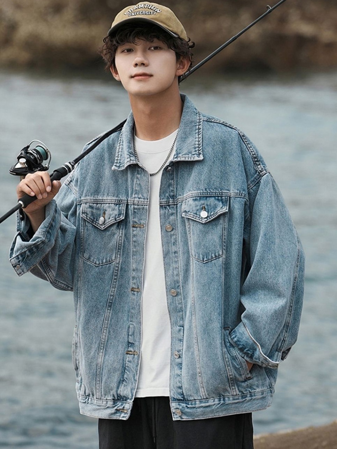 

HERE&NOW Men Spread Collar Washed Self Design Casual Denim Jacket, Blue