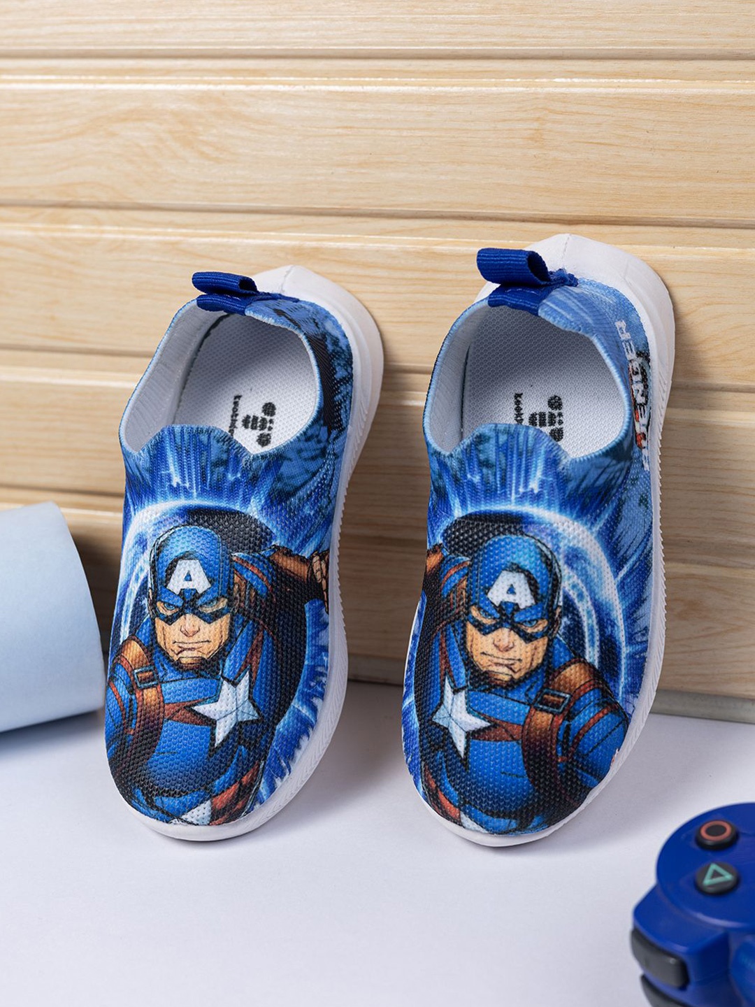 

toothless Boys Avengers Printed Sneakers, Blue