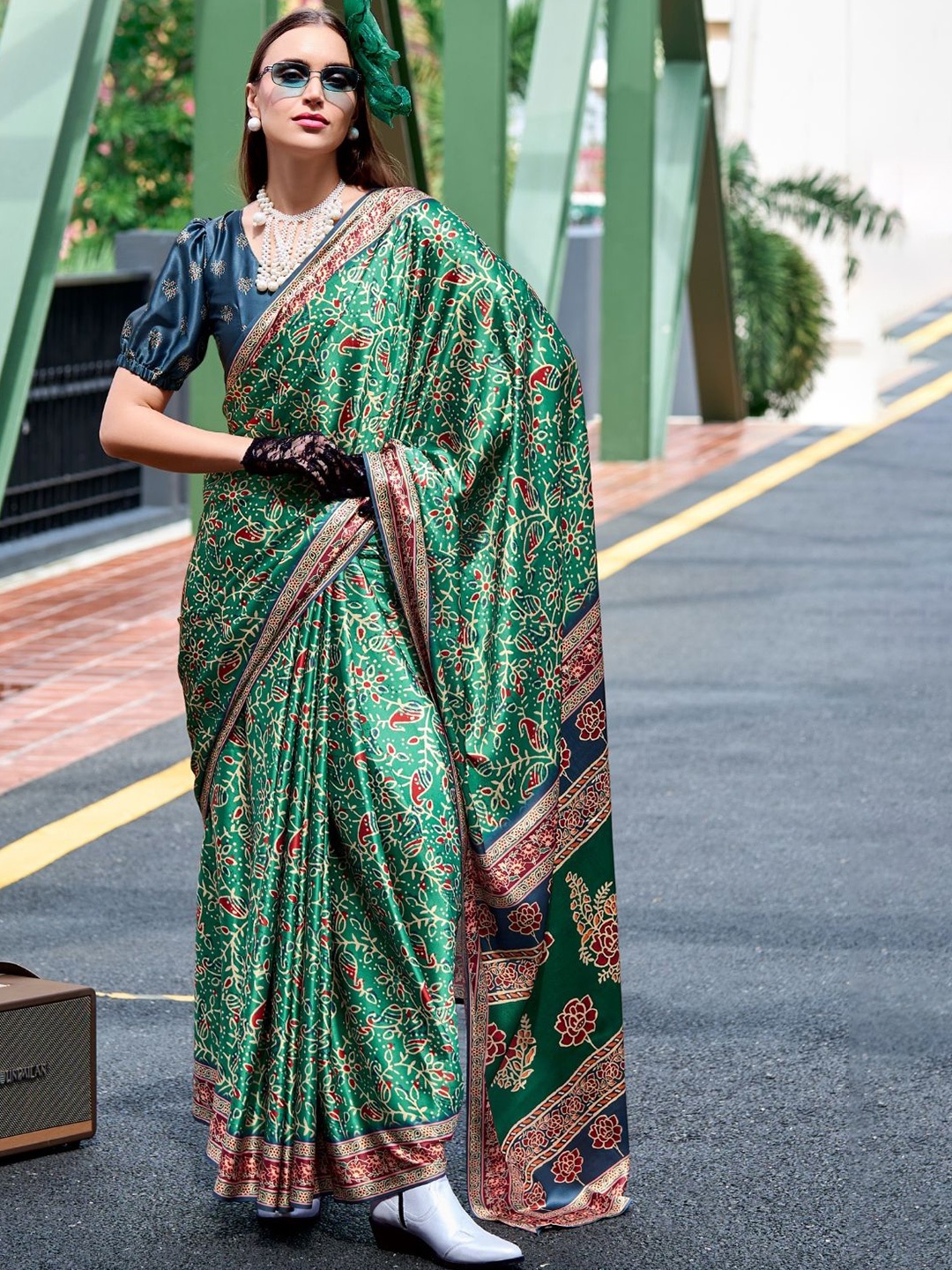 

DEVATITHI Floral Saree, Green