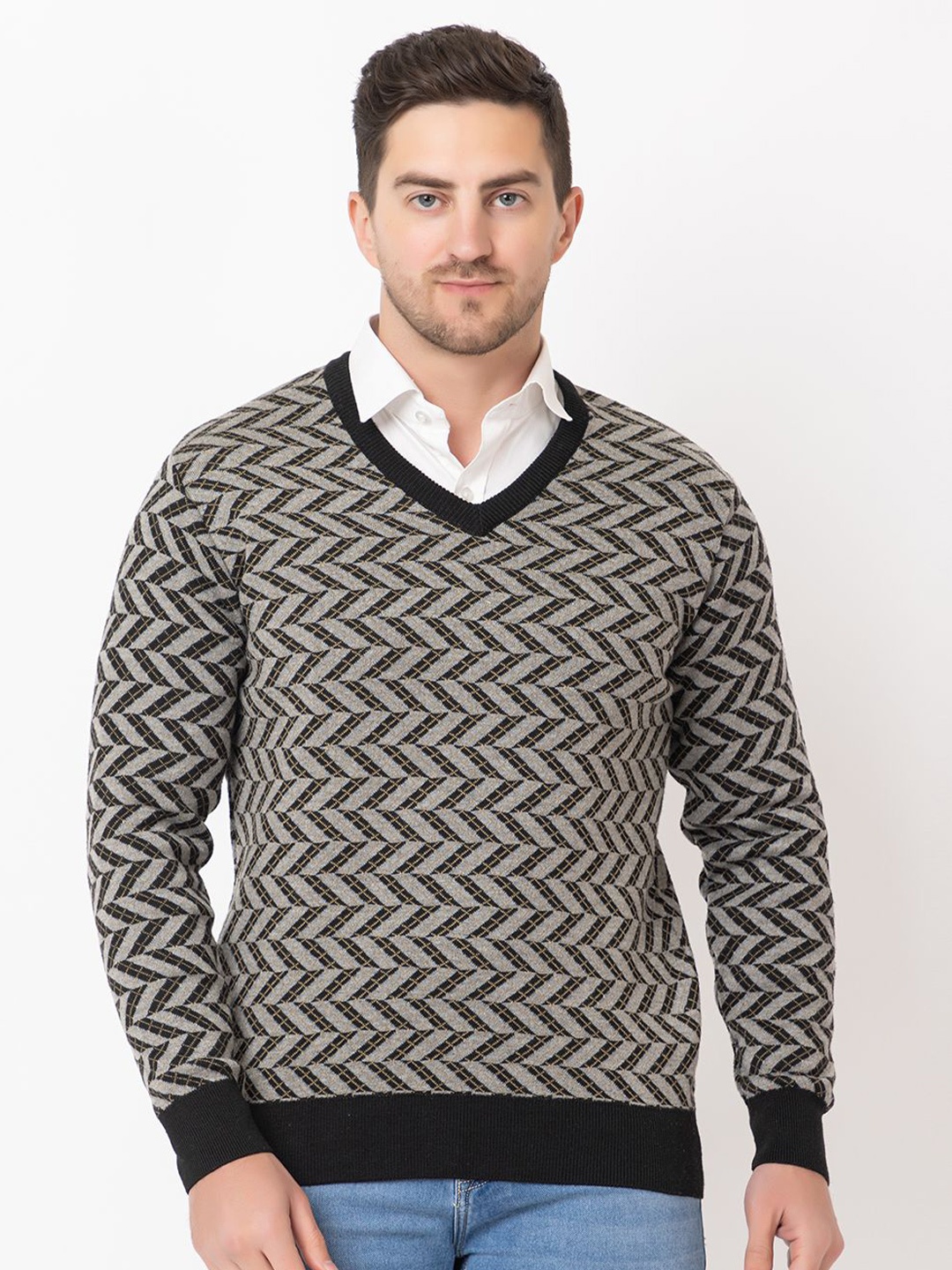 

BeriBlu Men Chevron Printed Pullover, Grey