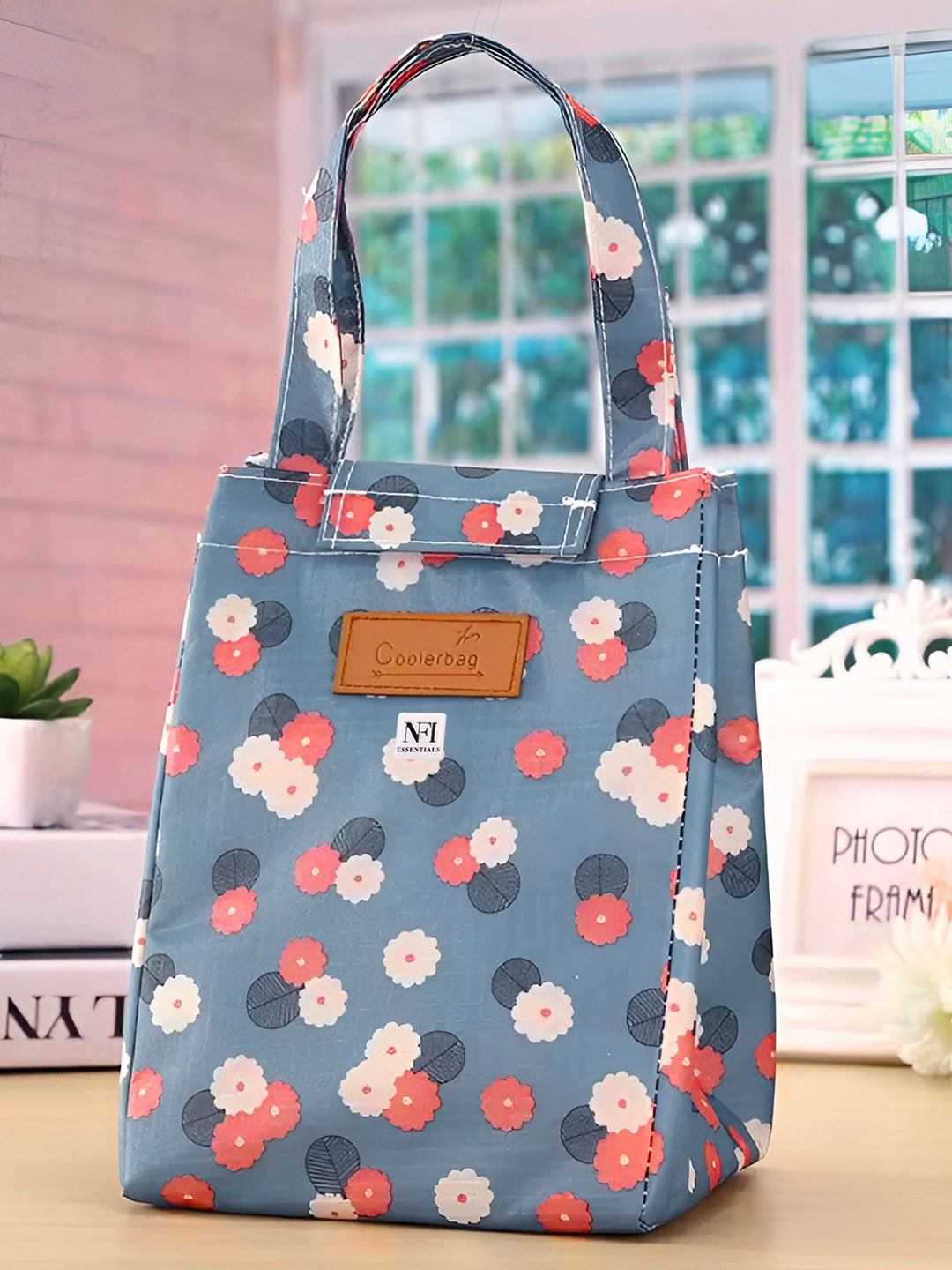 

NFI essentials Adults Floral Printed Insulated Lunch bags Travel Accessory, Grey