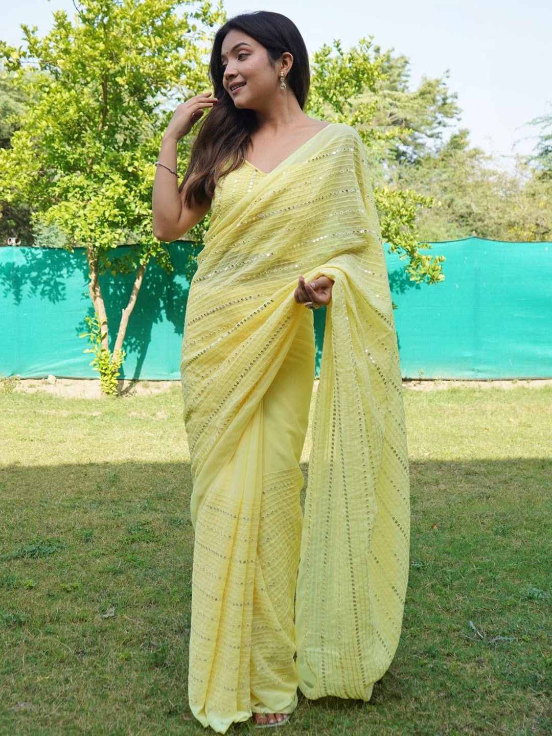 

Anouk Embellished Embroidered Pure Georgette Heavy Work Saree, Yellow