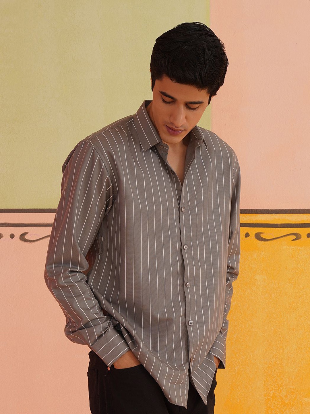 

Indian Needle Men Classic Spread Collar Vertical Striped Cotton Casual Shirt, Grey