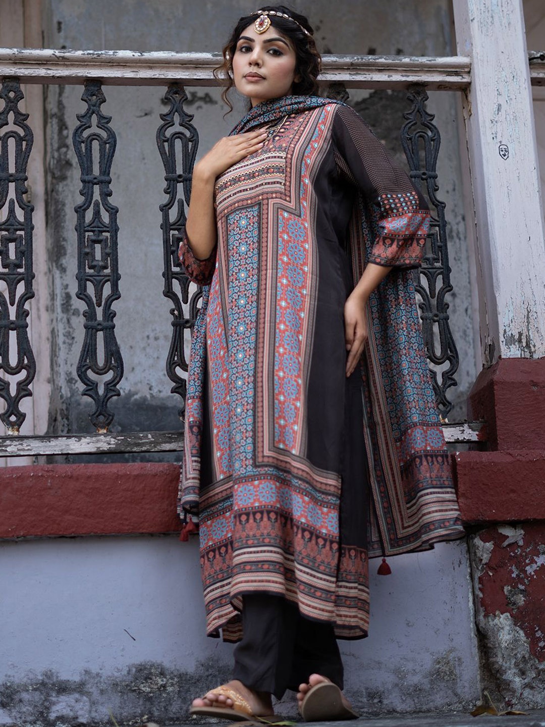 

EARTH O FAB Ethnic Motifs Printed Straight Pure Silk Kurta With Palazzos & Dupatta, Black