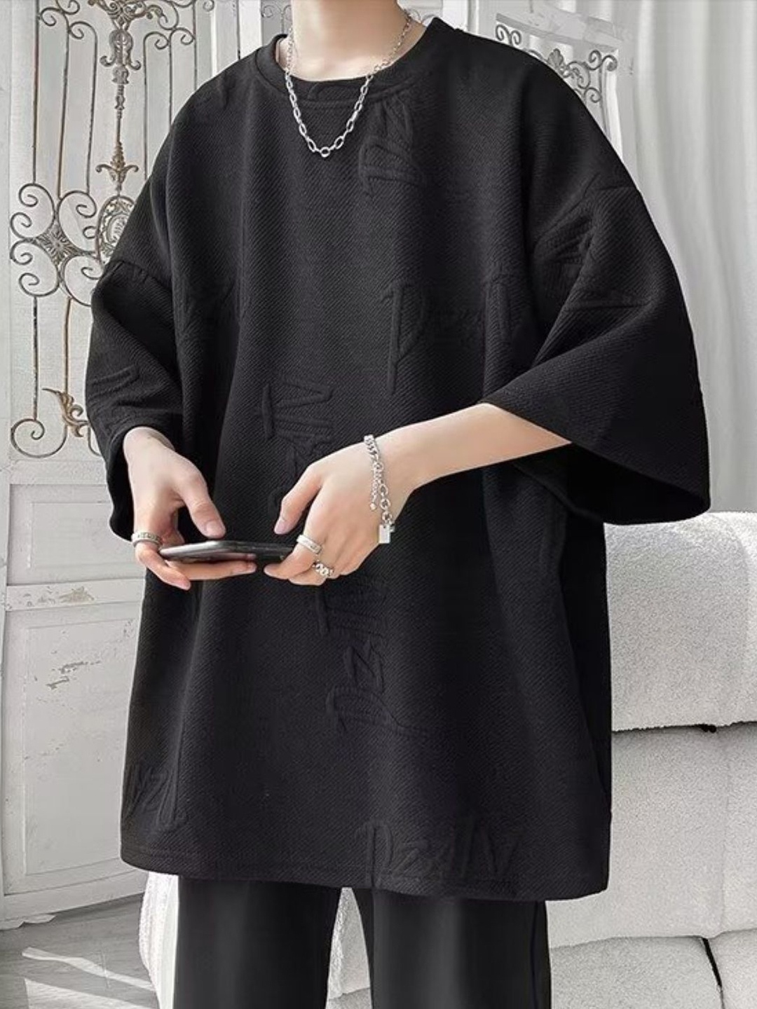 

HERE&NOW Men Self Design Round Neck Oversized T-shirt, Black