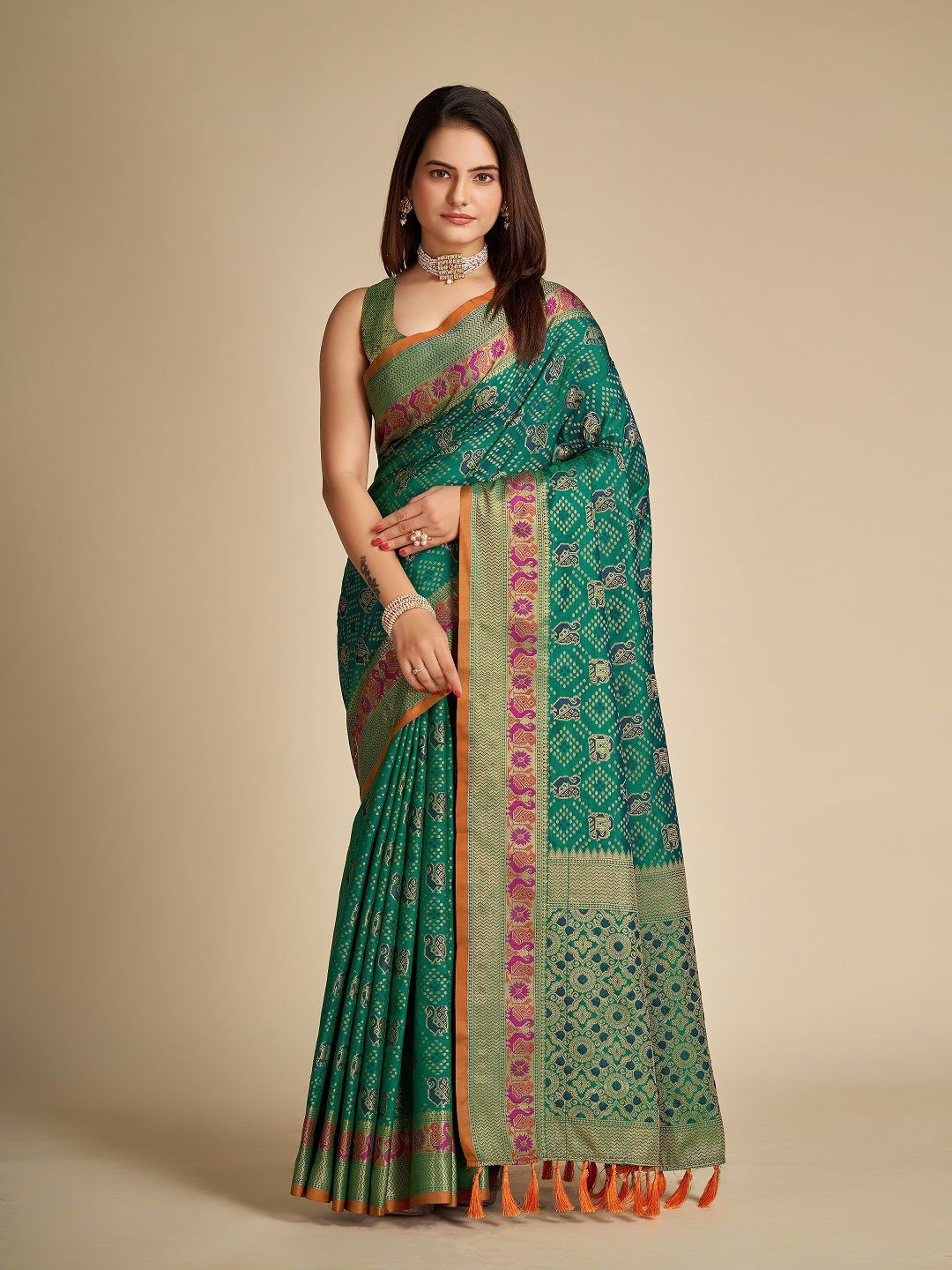 

LEOSAGI Woven Design Zari Pure Silk Patola Saree, Green
