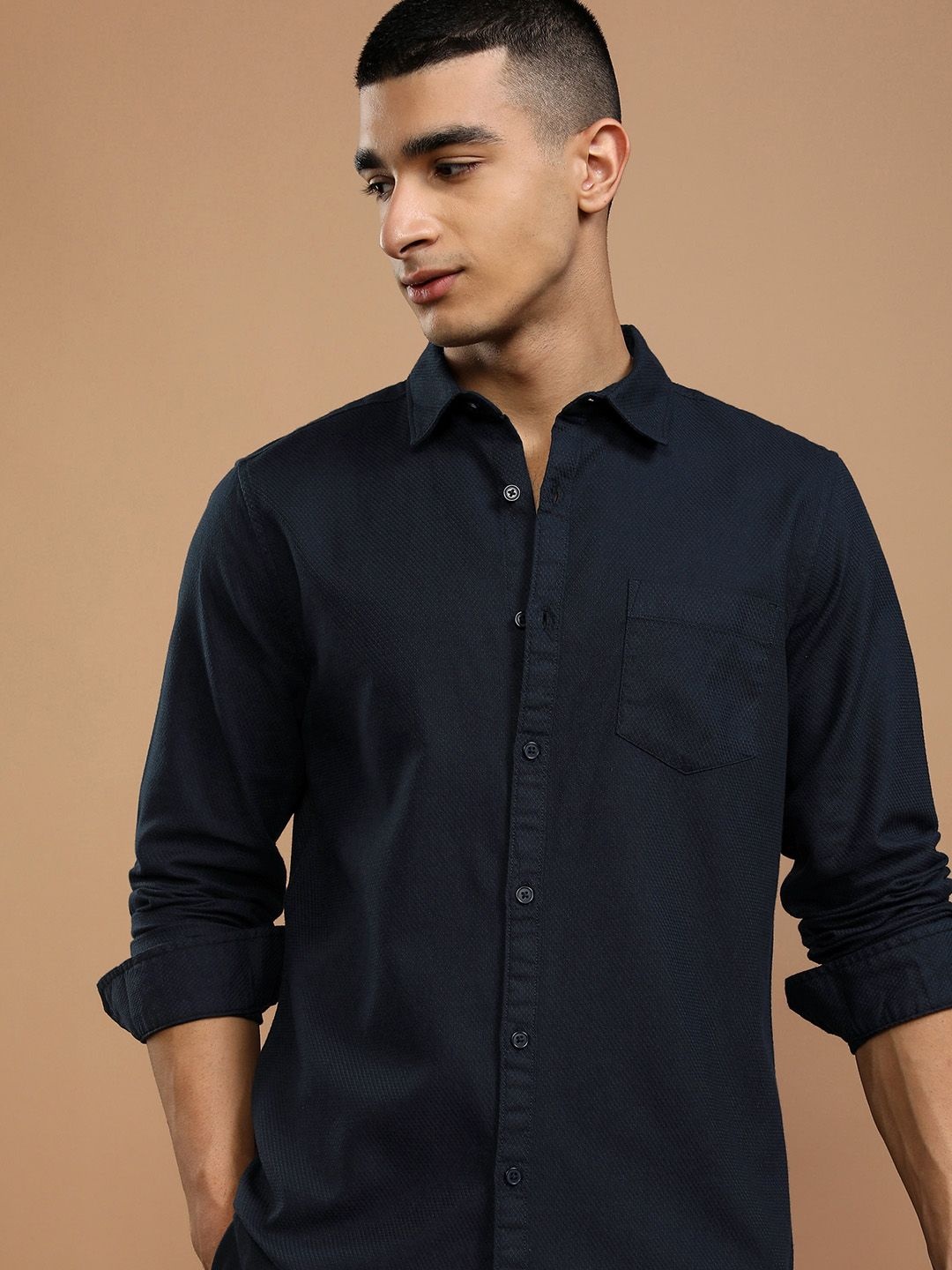 

HIGHLANDER Men Textured Slim Fit Casual Cotton Shirt, Navy blue