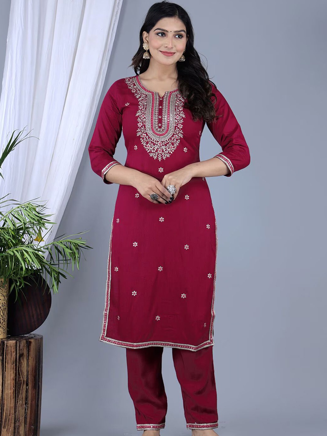 

TITANIUM SILK INDUSTRIES PVT. LTD. Floral Embroidered Regular Kurta & Trouser With Dupatta, Maroon