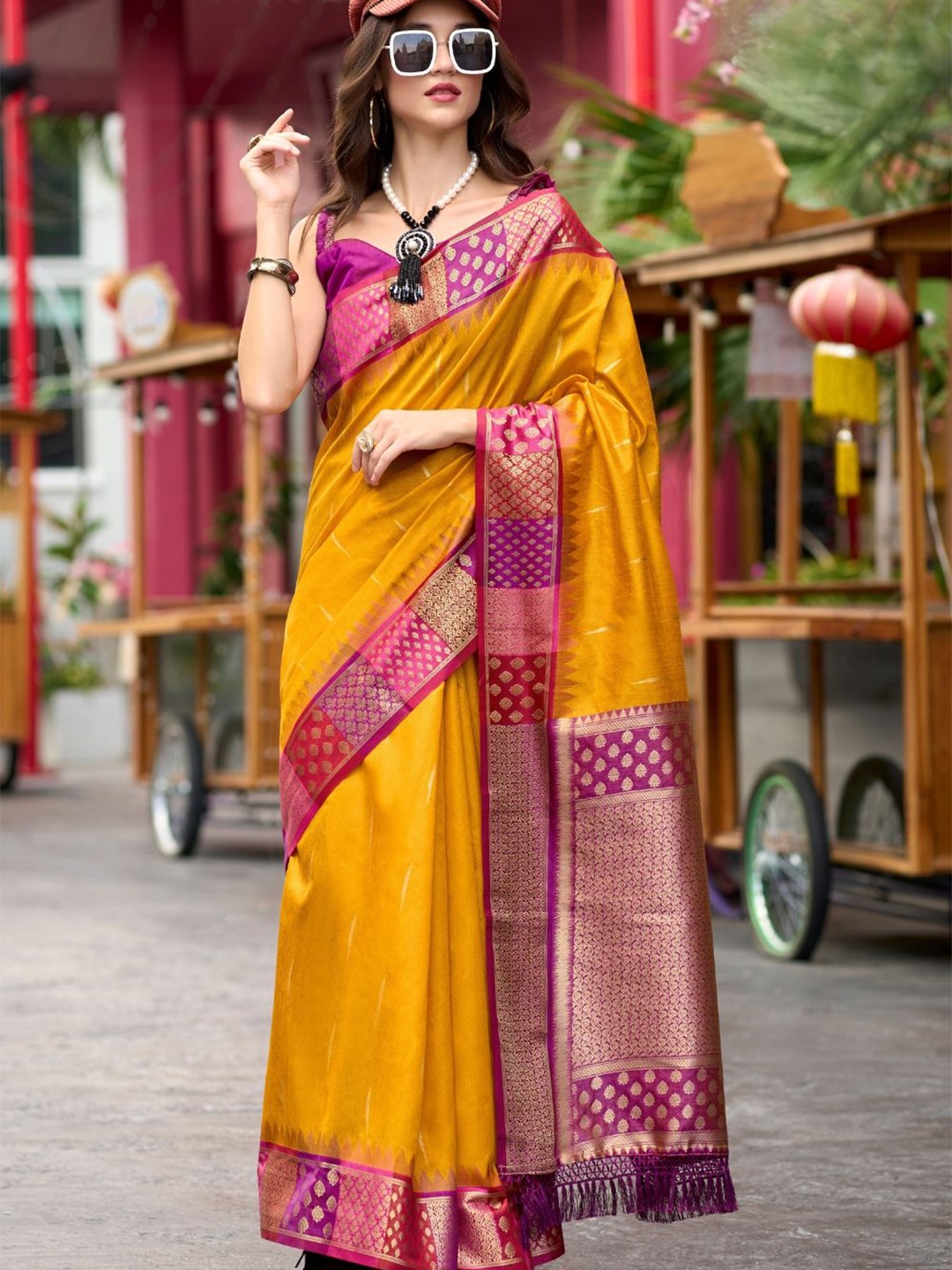 

DEVATITHI Woven Design Zari Silk Blend Banarasi Saree, Yellow