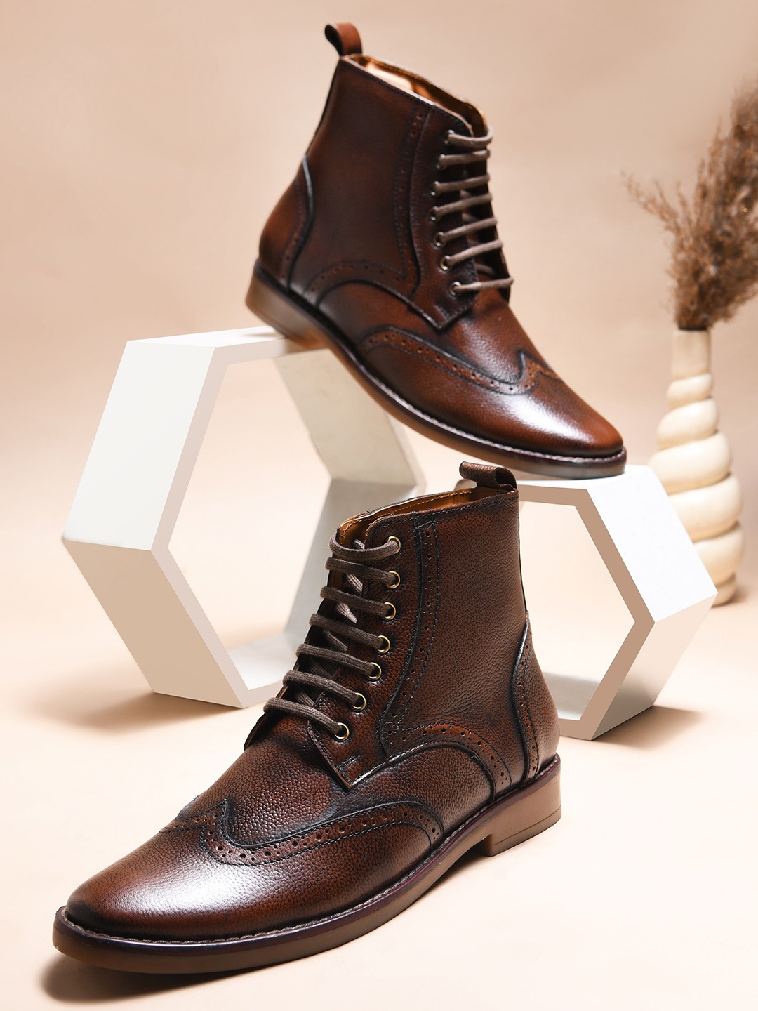 

CLOG LONDON Men Textured Casual Boots, Brown
