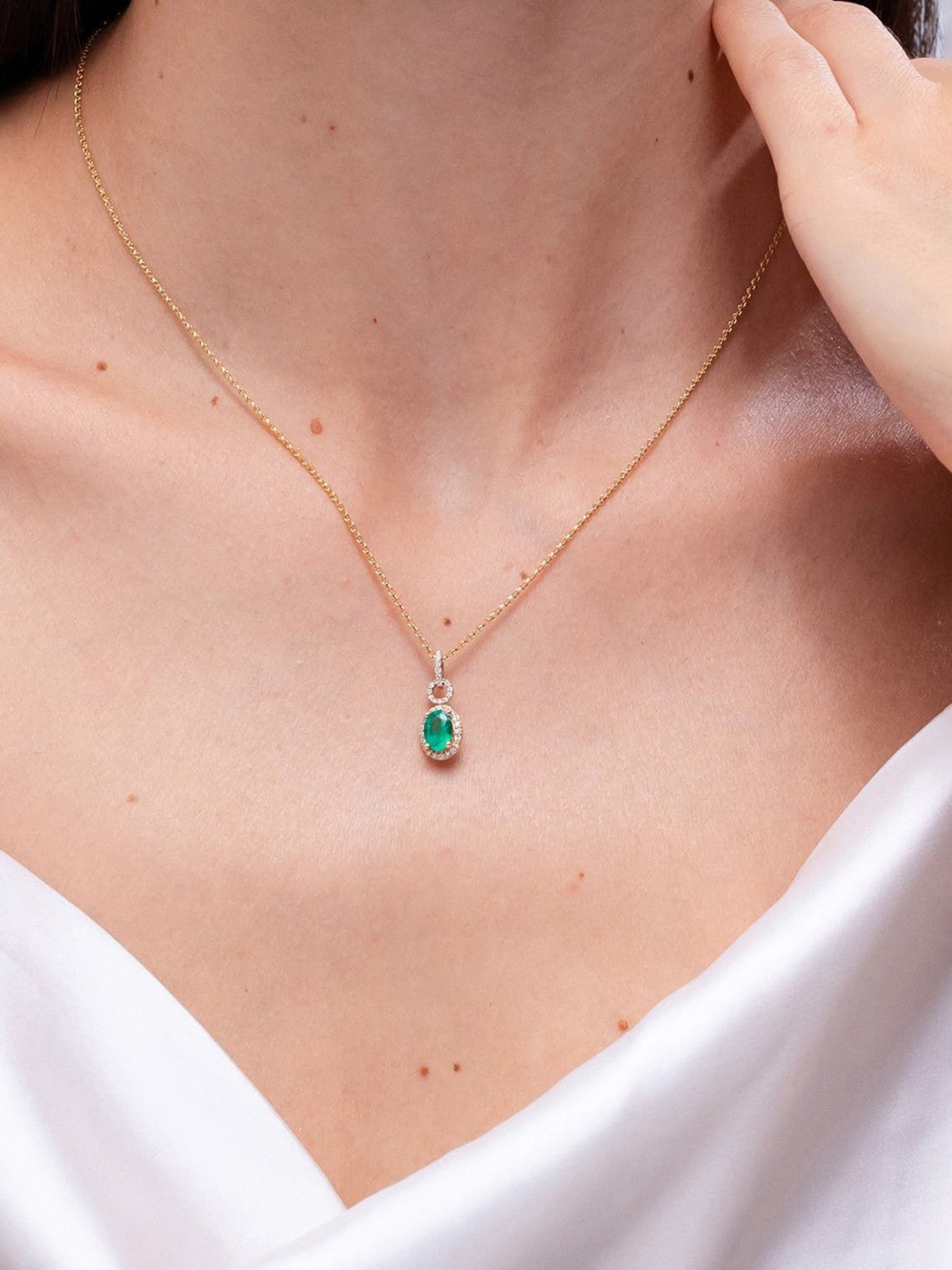

Angara Women Y Pendant Diamond, Gold