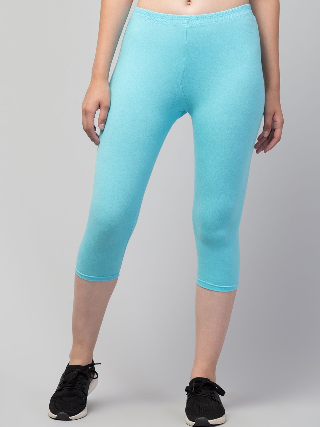 

HIRRUX Women Skinny Fit Capris, Turquoise blue