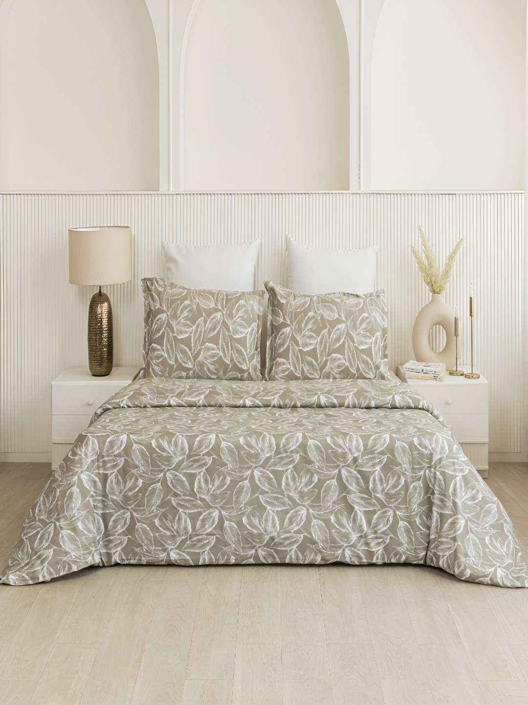 

HOMEMONDE Grey & White Floral Printed Pure Cotton 210 TC Super King Duvet Cover