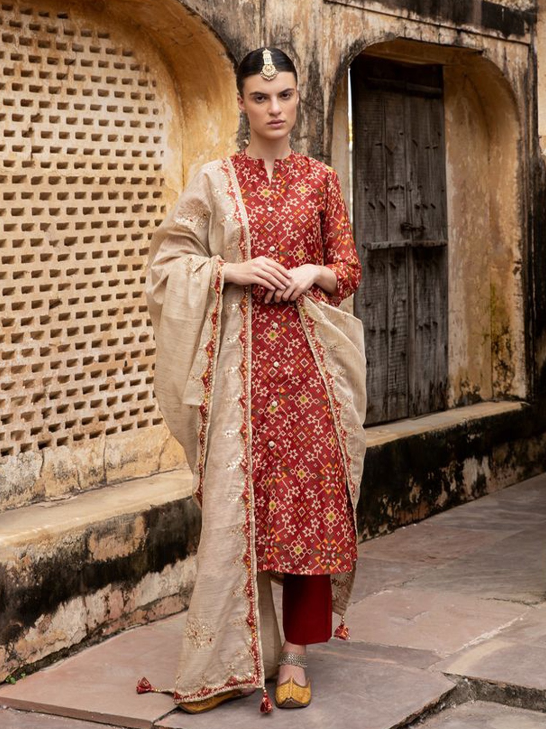 

KARAJ JAIPUR Floral Printed Zari Chanderi Cotton Kurta & Trousers & With Dupatta, Red