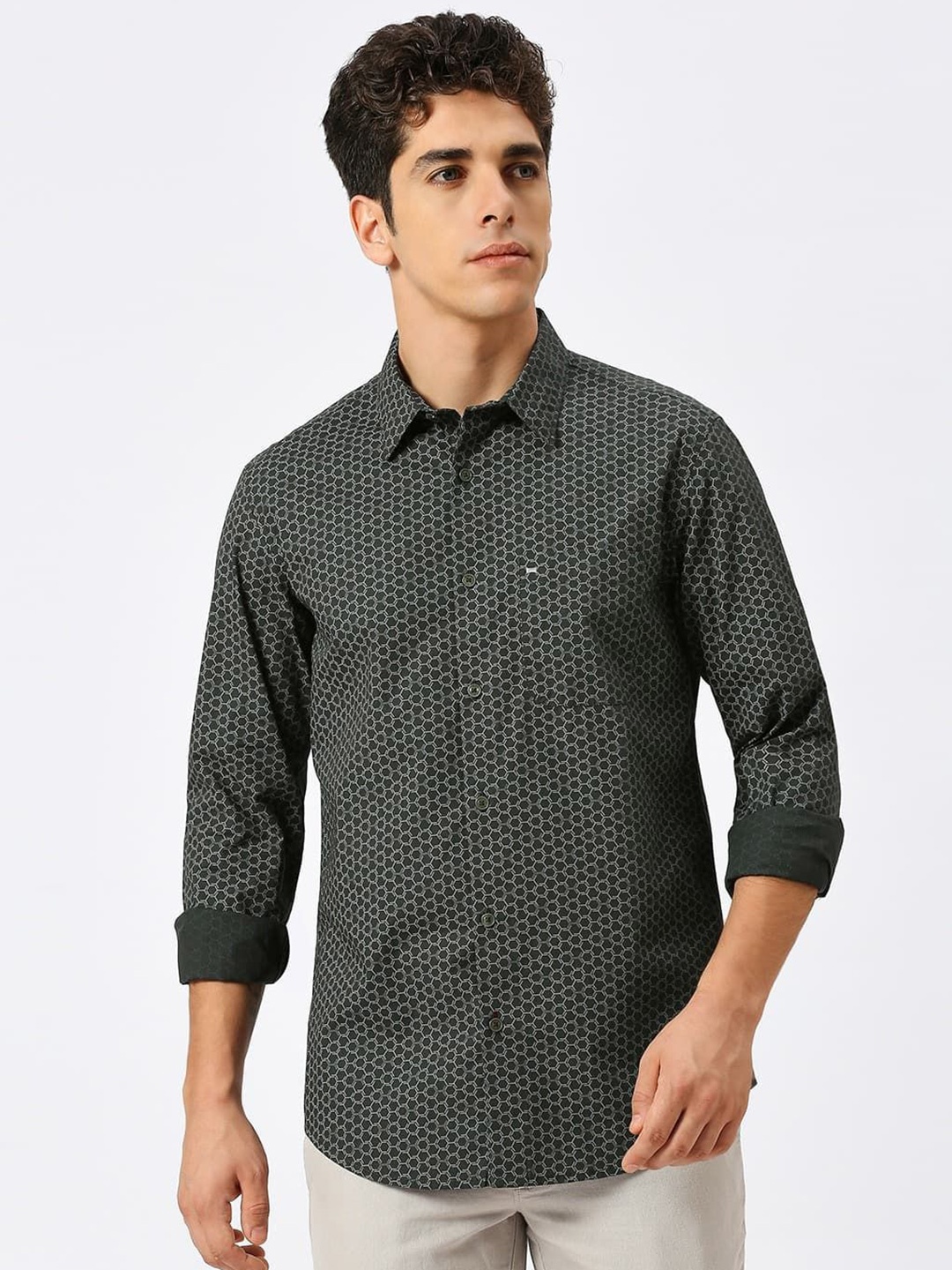 

Basics Men Slim Fit Geometric Printed Casual Shirt, Green