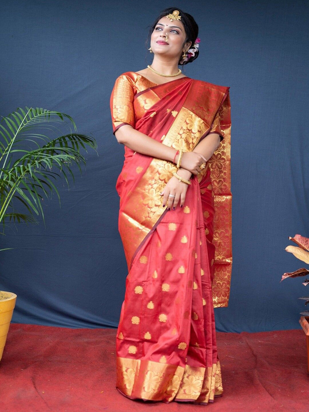 

SHOBHA SAREES Woven Design Zari Silk Blend Banarasi Saree, Red
