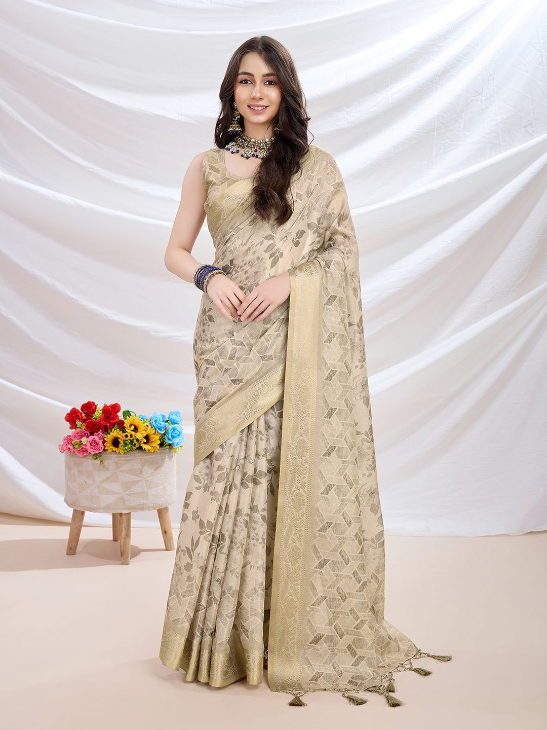 

Mitera Ethnic Motifs Zari Tissue Kanjeevaram Saree, Yellow