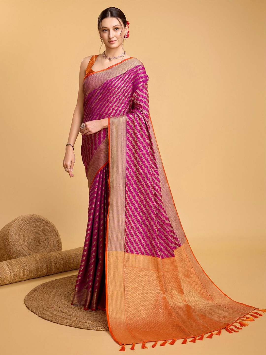 

LEOSAGI Woven Design Zari Pure Silk Saree, Pink