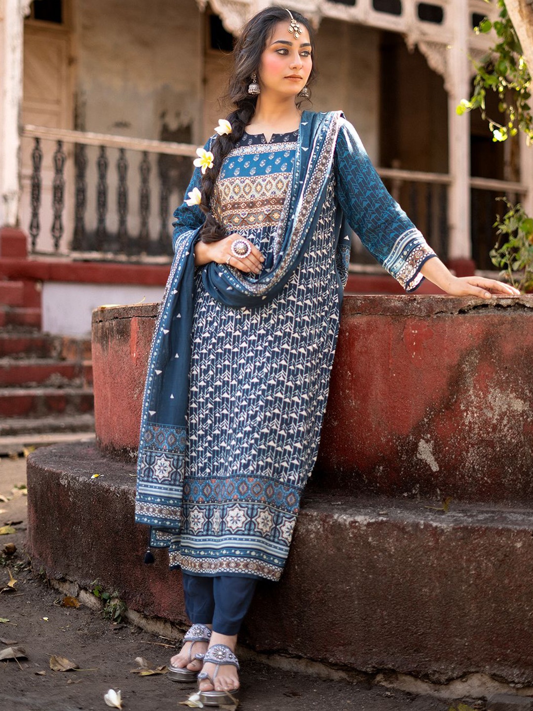 

EARTH O FAB Ethnic Motifs Printed Regular Pure Silk Straight Kurta with Palazzos & Dupatta, Blue
