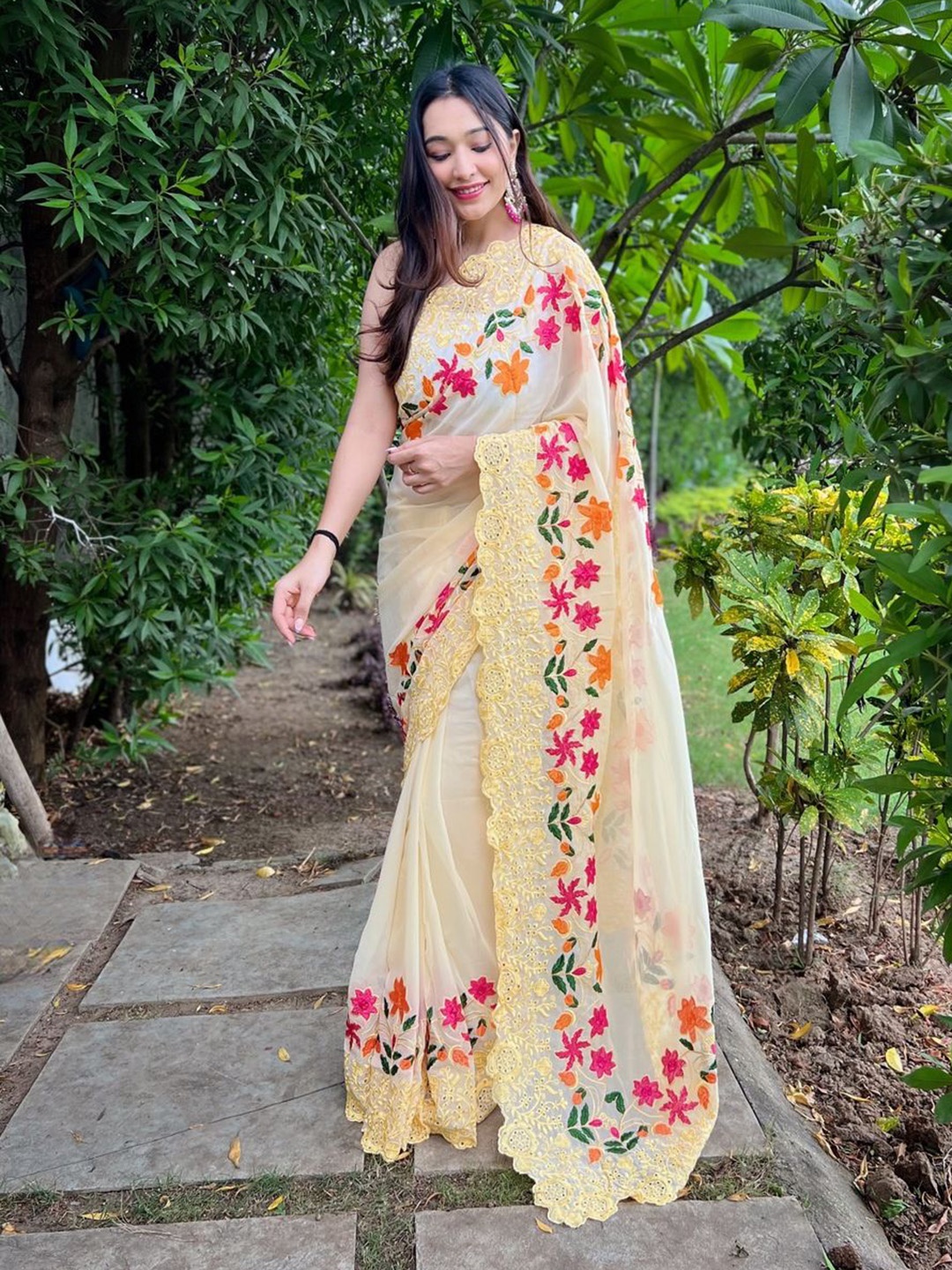 

Anouk Floral Embroidered Pure Georgette Saree, Yellow