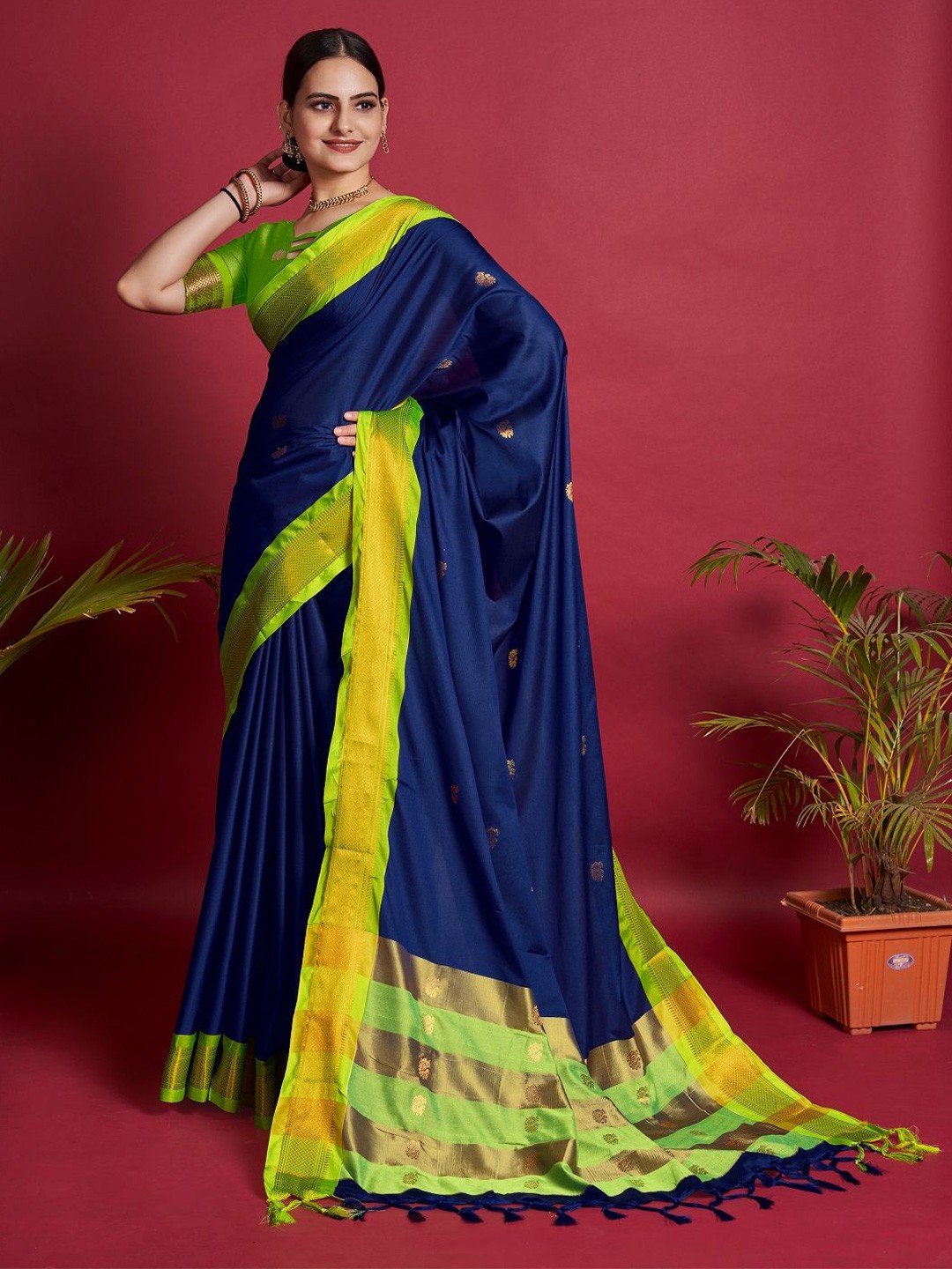 

LEOSAGI Embellished Zari Pure Silk Kanjeevaram Saree, Navy blue