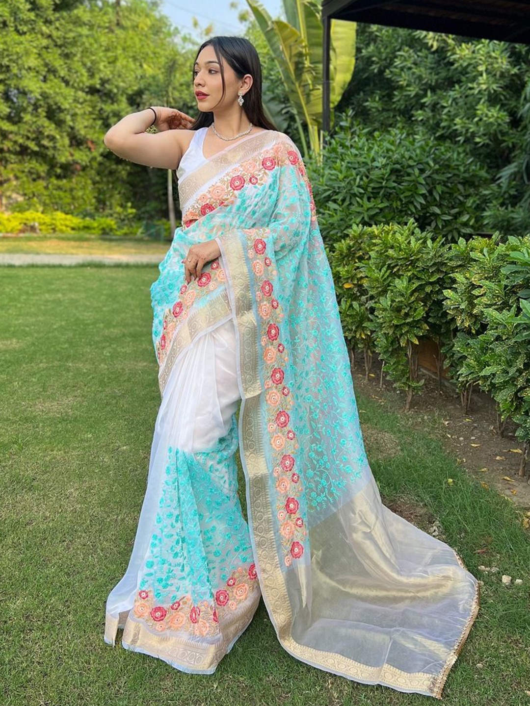 

Anouk Embroidered Floral Zari Saree, Turquoise blue