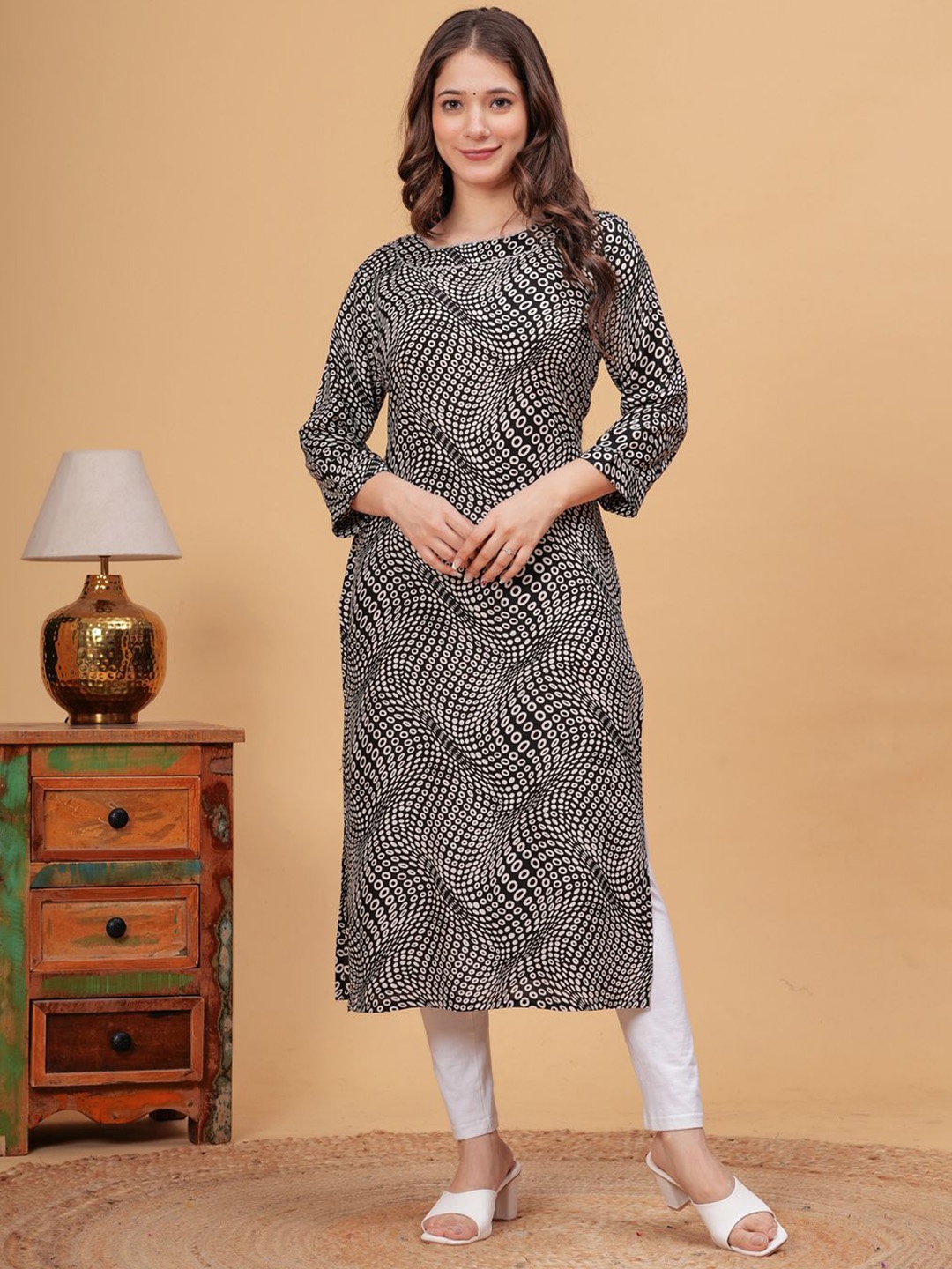 

DRESSAR Bandhani Printed Round Neck Straight Kurta, Black