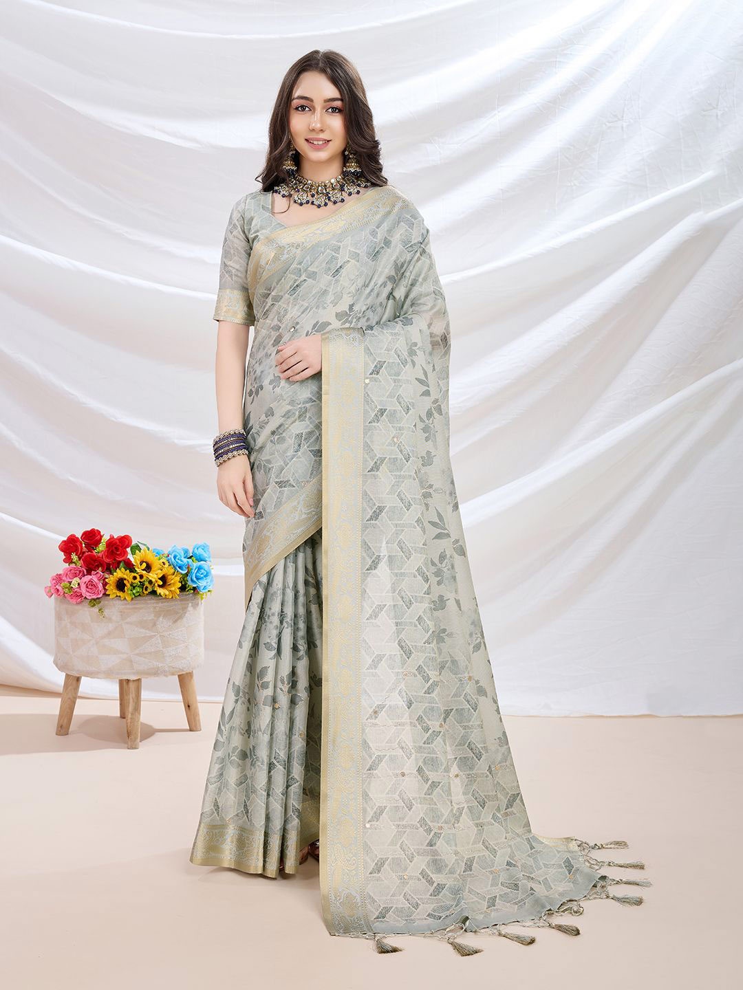 

Mitera Ethnic Motifs Zari Tissue Heavy Work Kanjeevaram Saree, Grey
