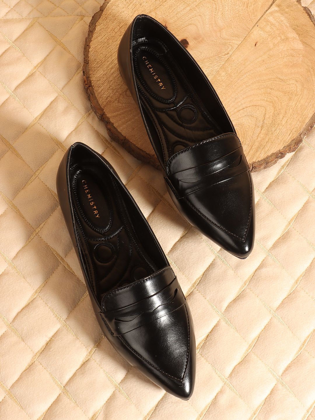 

Chemistry Women Loafers, Black
