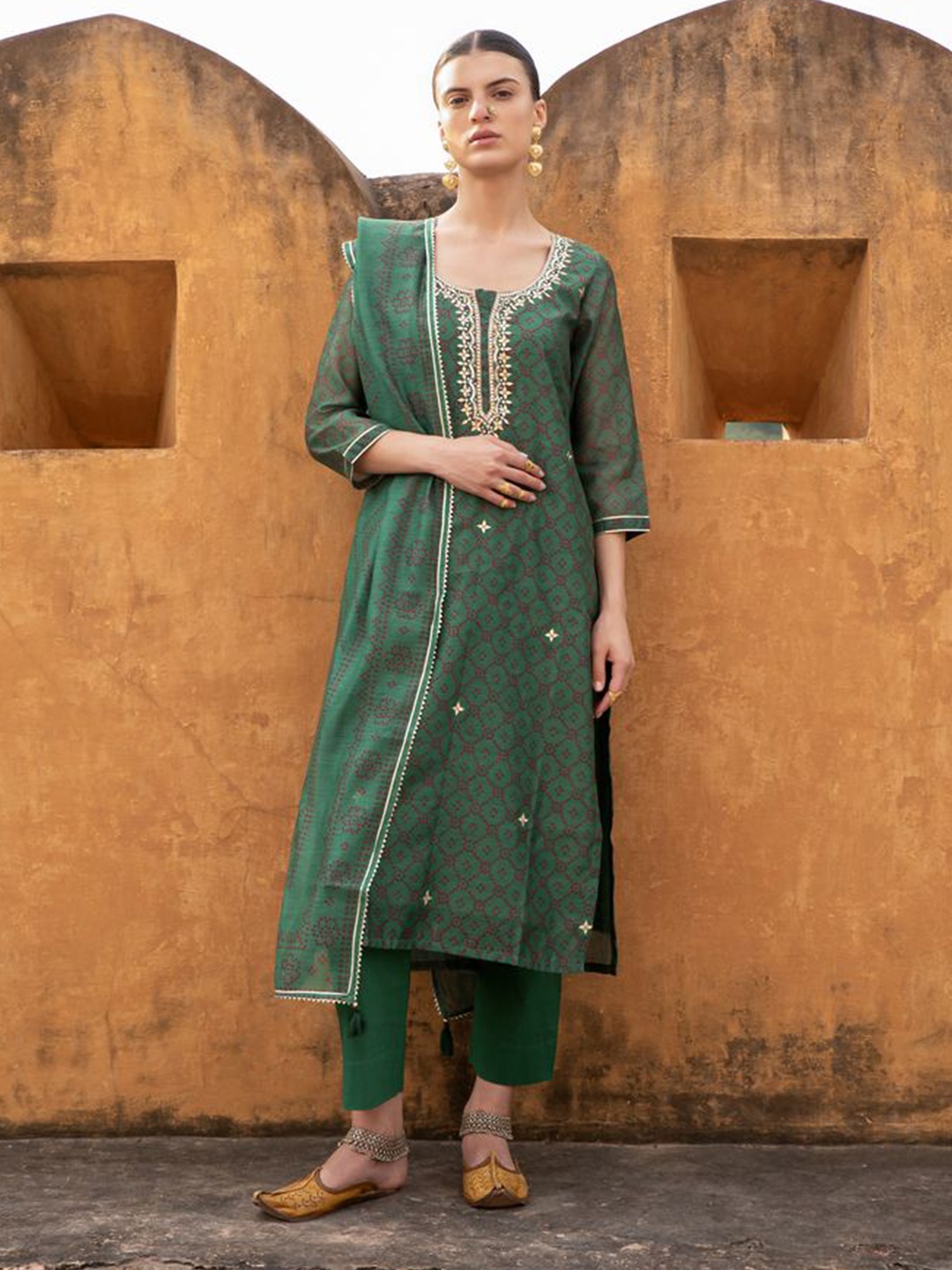 

KARAJ JAIPUR Floral Embroidered Thread Work Chanderi Cotton Kurta & Trouser & Dupatta, Green