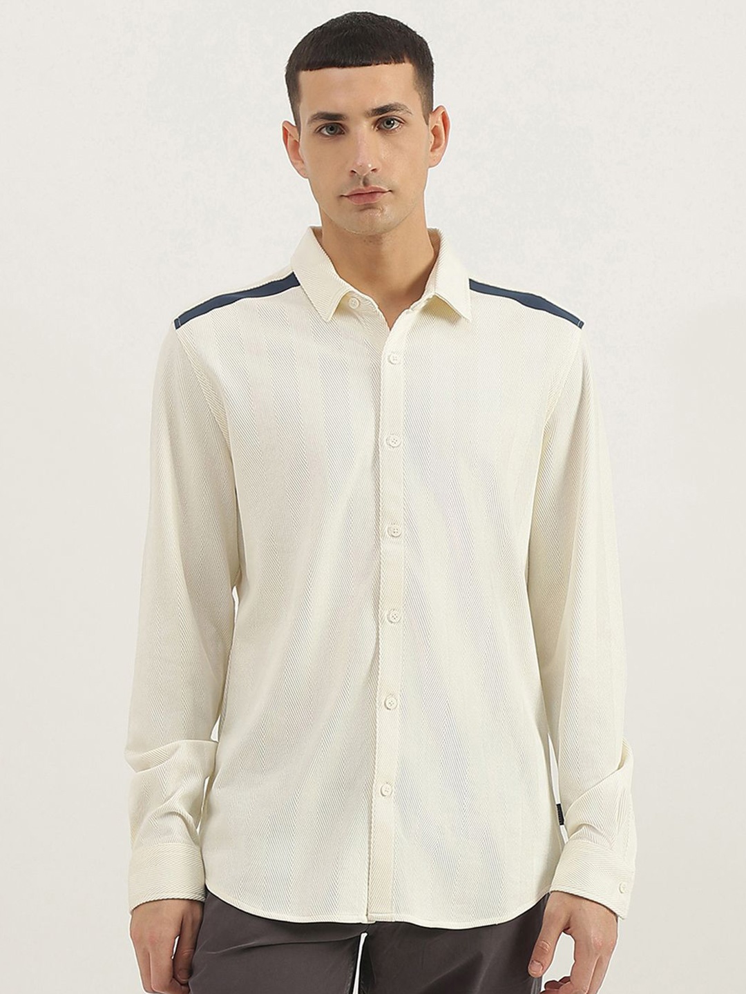 

United Colors of Benetton Men Spread Collar Textured Cotton Casual Shirt, Cream