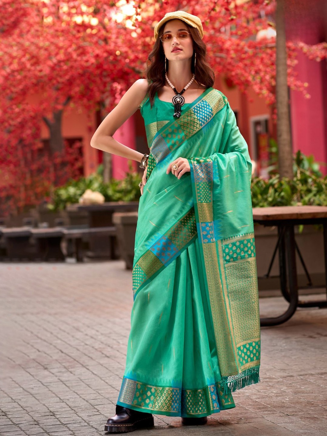 

DEVATITHI Woven Design Zari Silk Blend Banarasi Saree, Turquoise blue