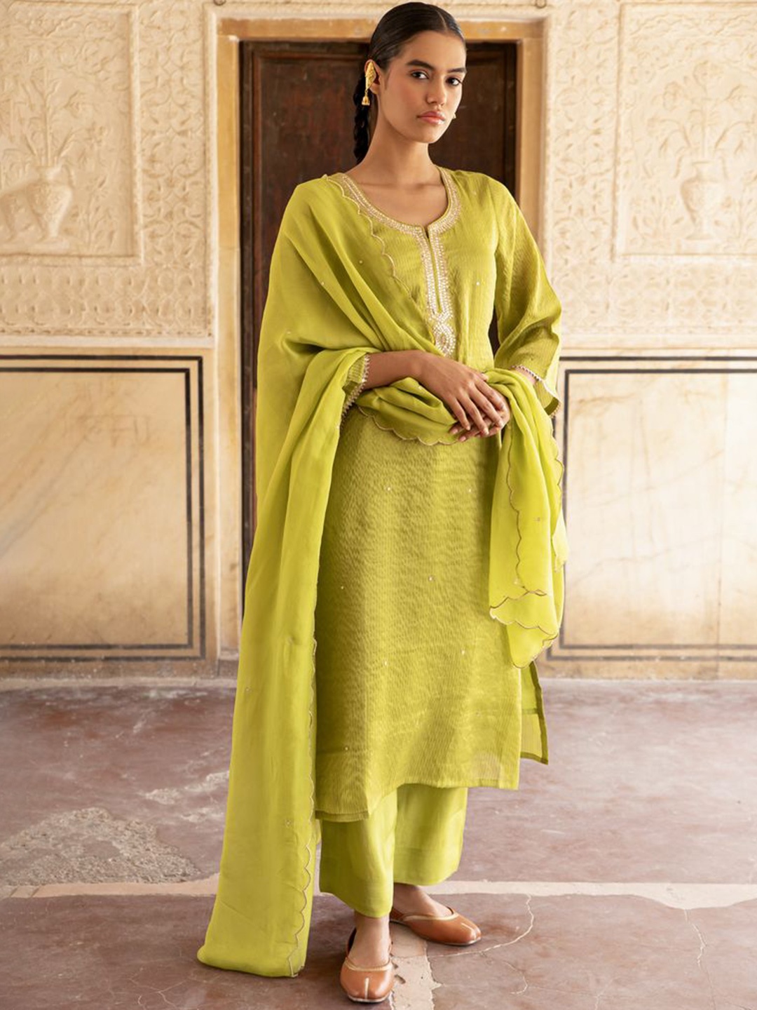 

KARAJ JAIPUR Embroidered Gotta Patti Chanderi Cotton Kurta With Trousers & Dupatta, Green