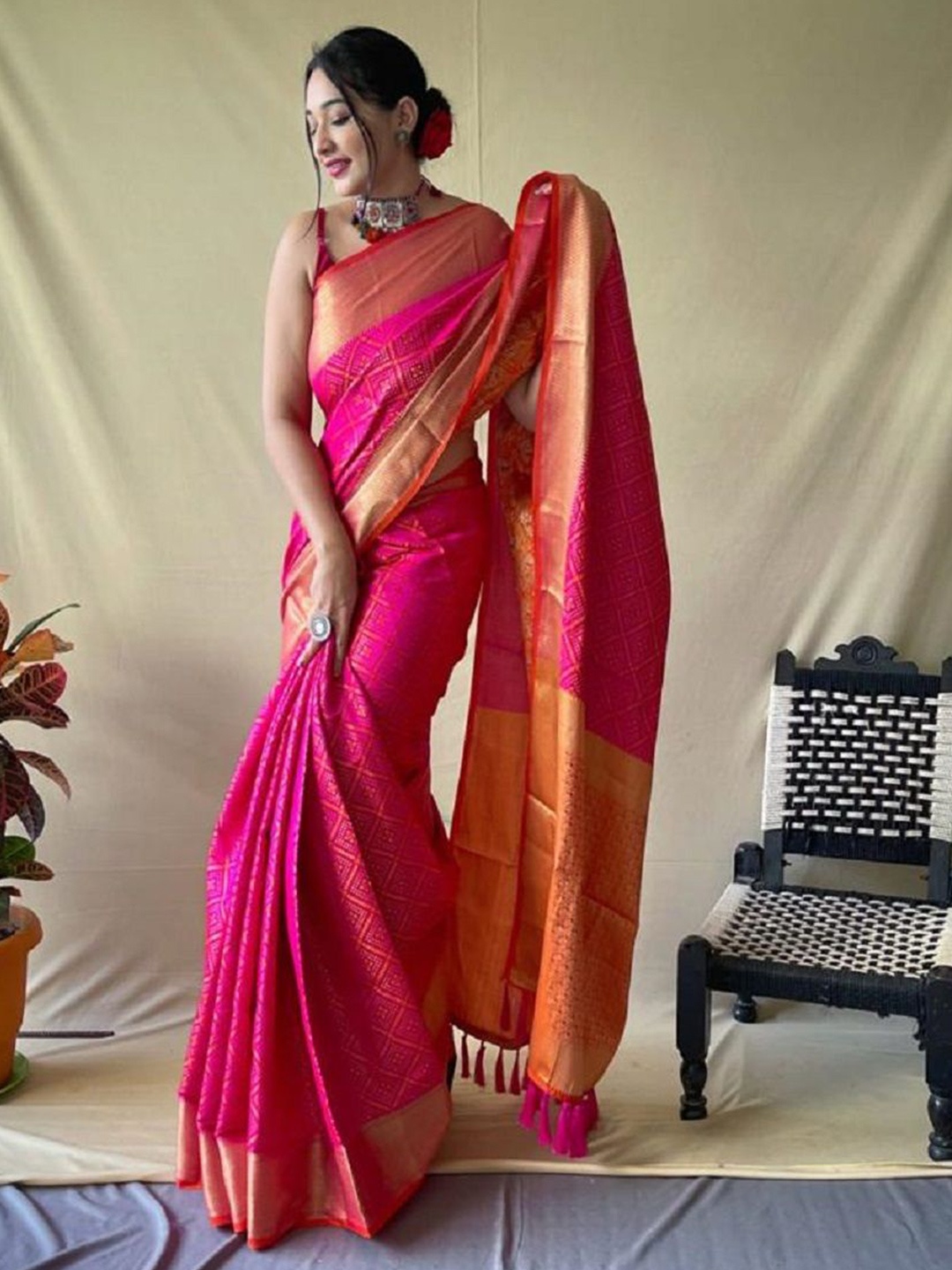 

SHOBHA SAREES Woven Design Zari Pure Silk Bandhani Saree, Pink