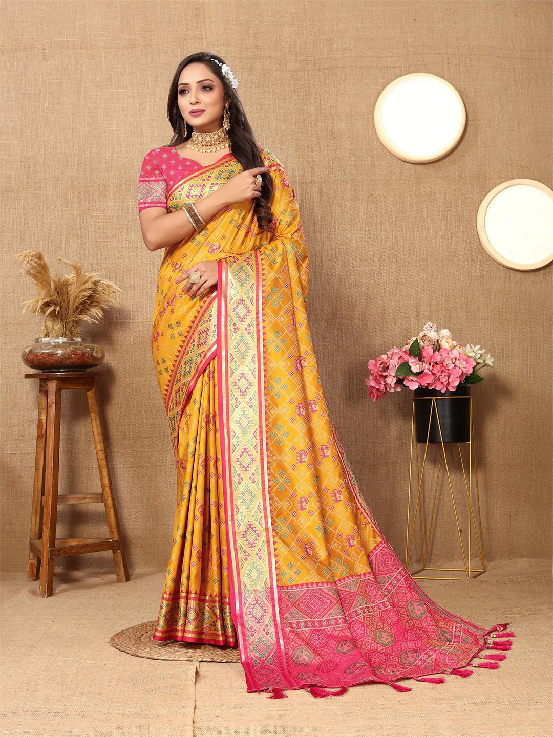 

Kriyansh Woven Design Zari Silk Cotton Kanjeevaram Saree, Yellow