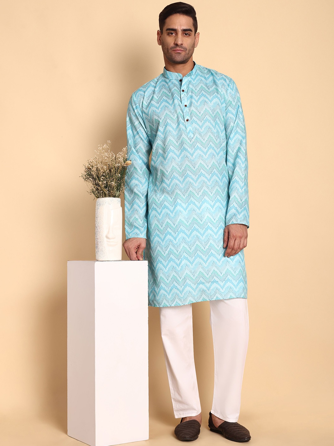 

Vardha Chevron Printed Mandarin Collar Cotton Straight Kurta, Blue