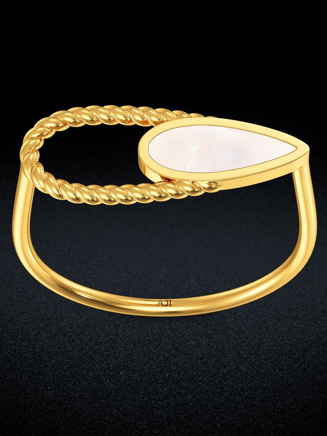 

Joyalukkas Women Ring Gold