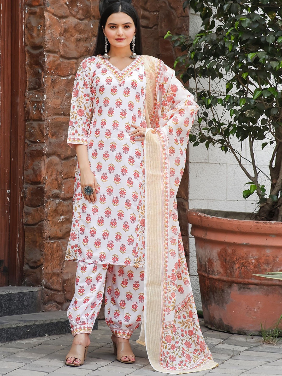 

LeeliPeeri Designer Floral Printed Regular Straight Kurta With Trouser With Dupatta, Orange