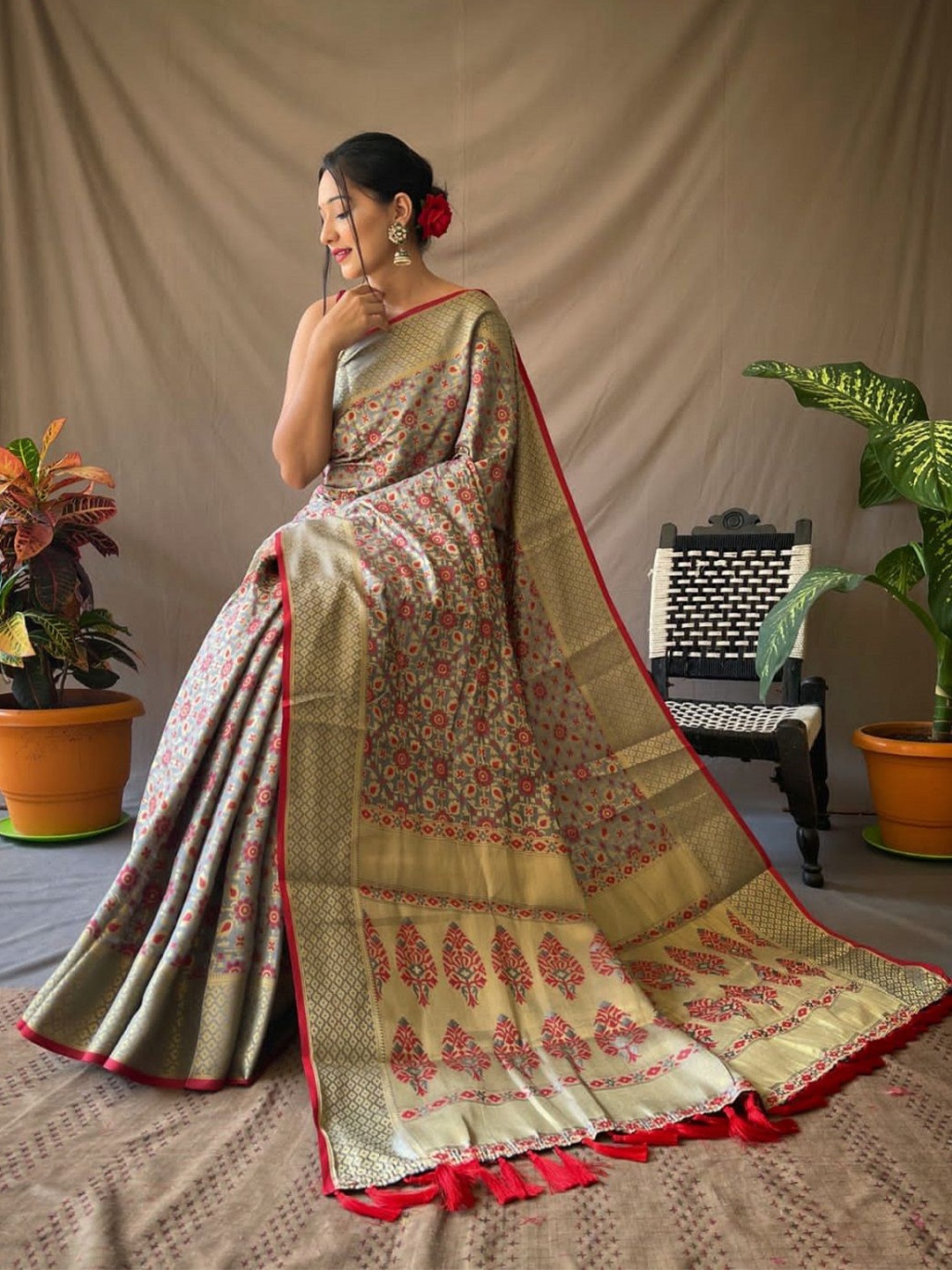 

SHOBHA SAREES Ethnic Motifs Zari Pure Silk Patola Saree, Grey
