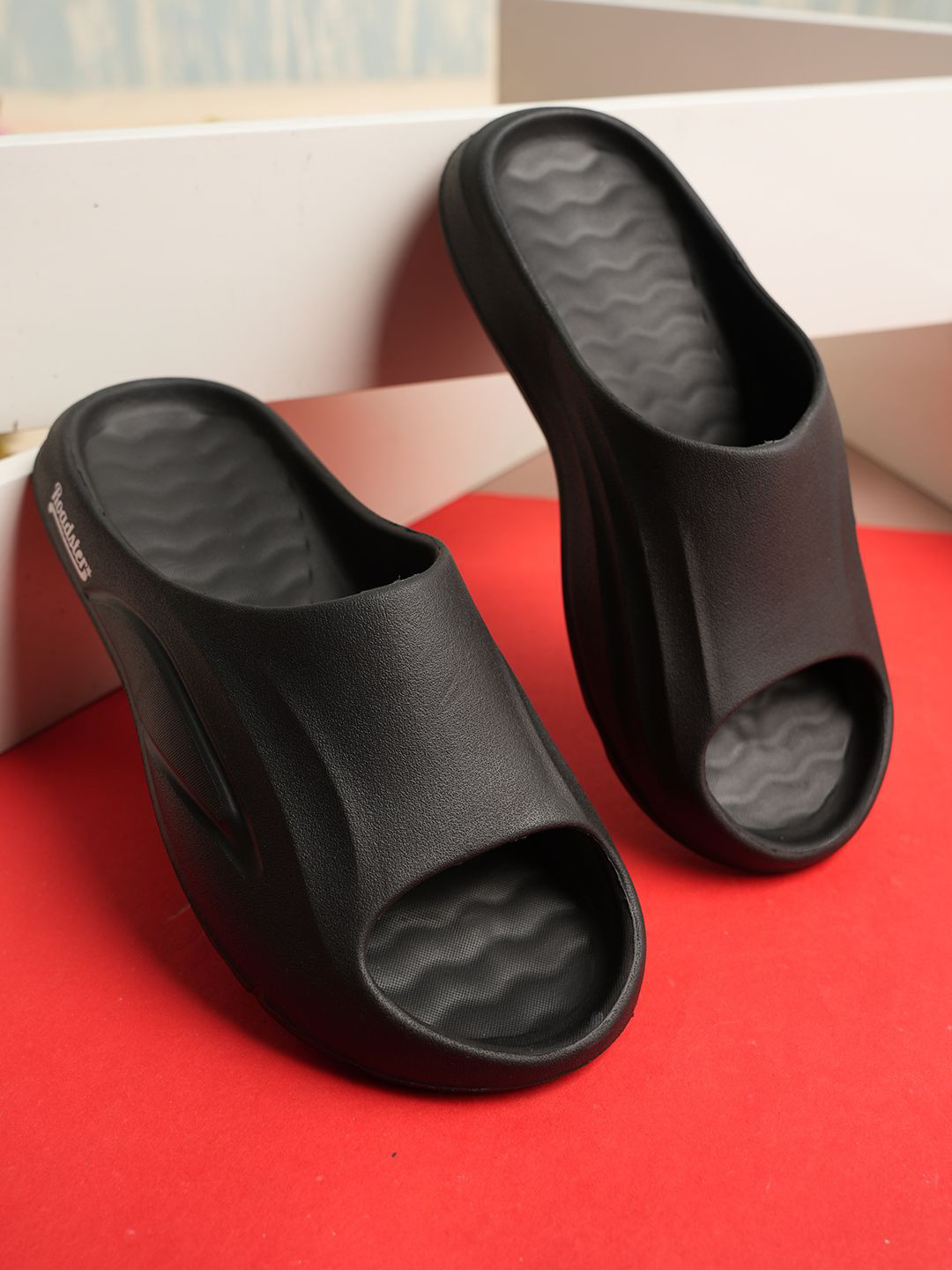 

The Roadster Lifestyle Co. Men Comfort Sliders, Black