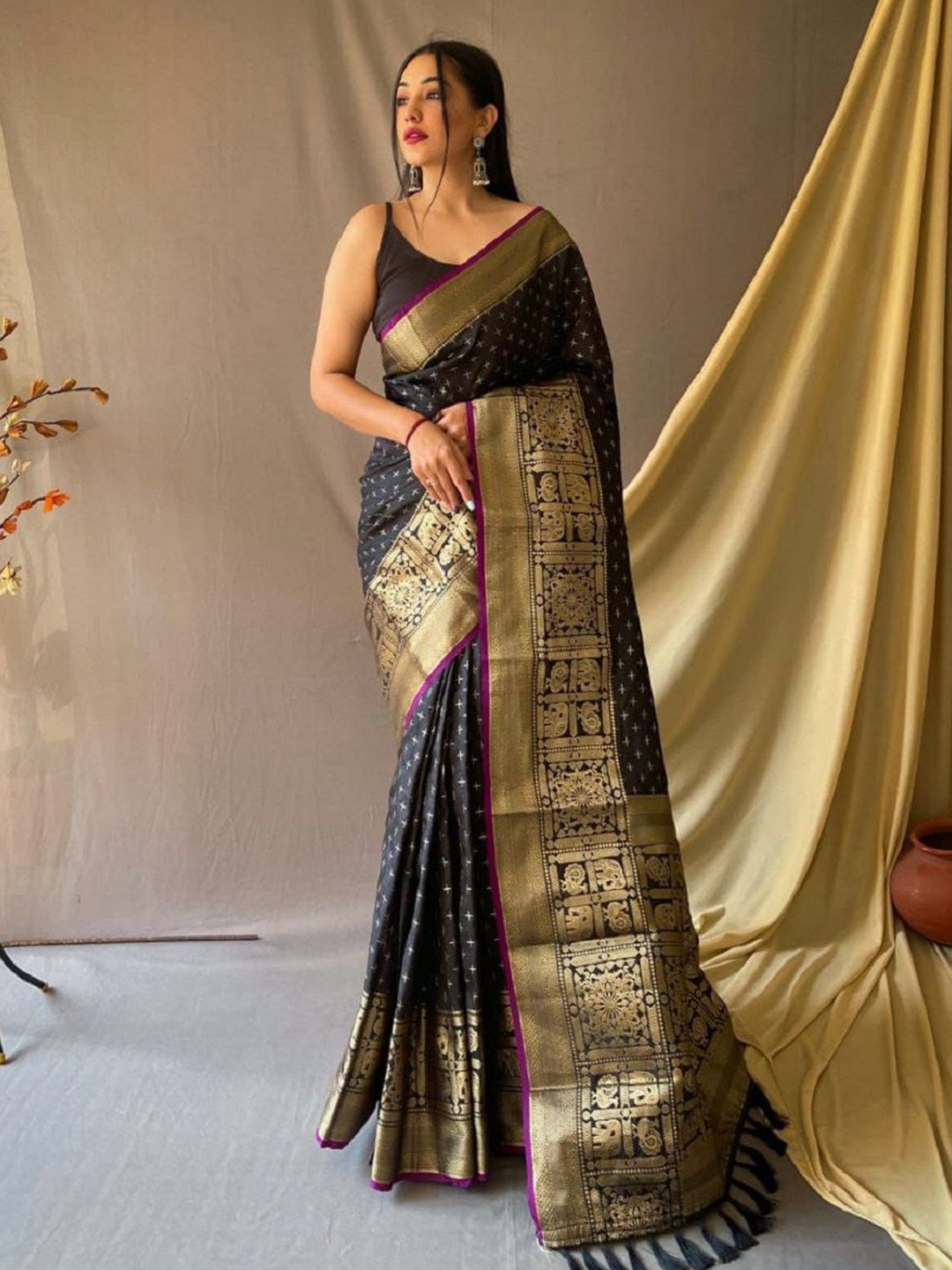 

SHOBHA SAREES Woven Design Zari Pure Silk Kanjeevaram Saree, Black